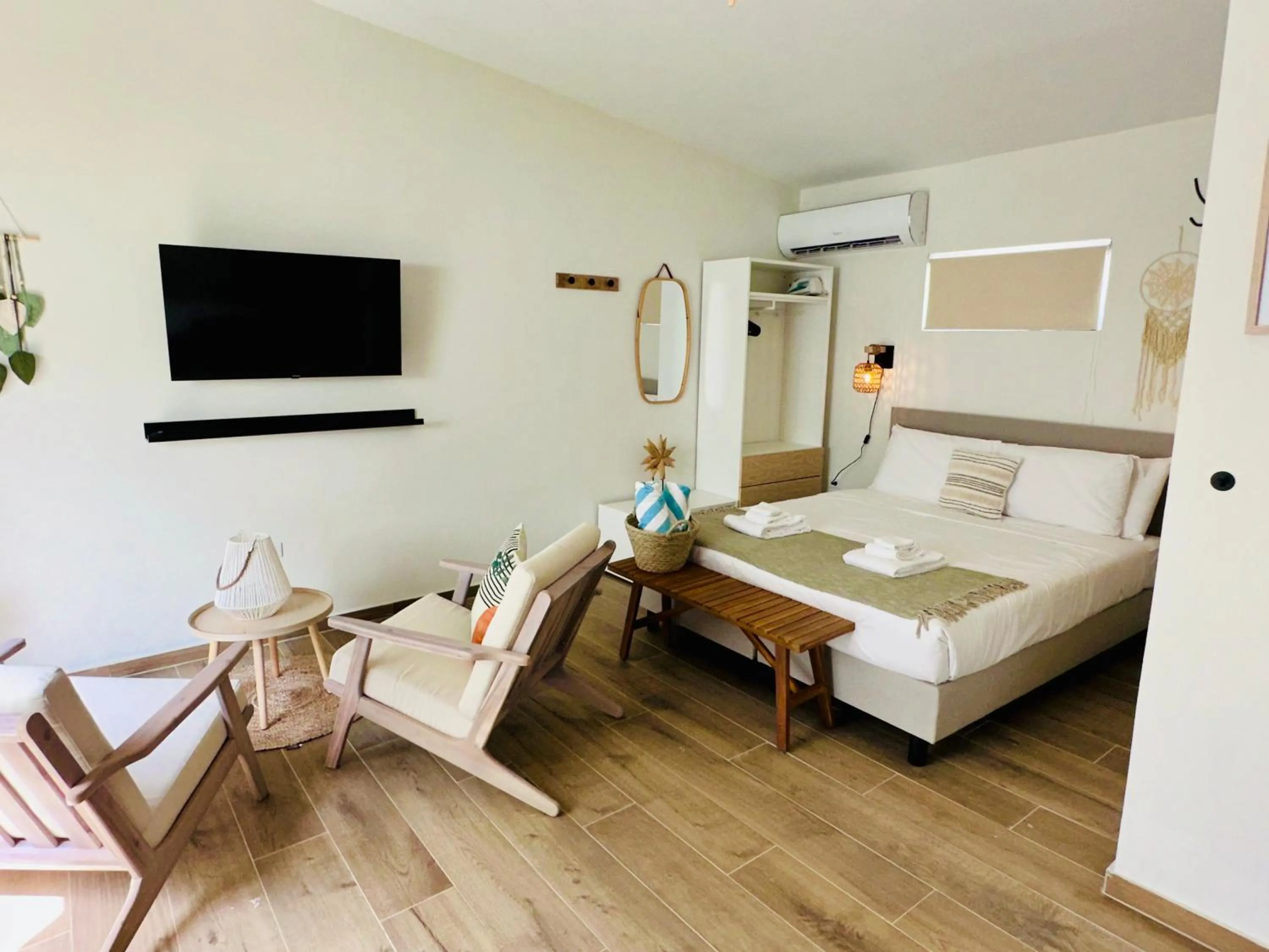 TV and multimedia, Bed in Vistalmar Ocean Suites