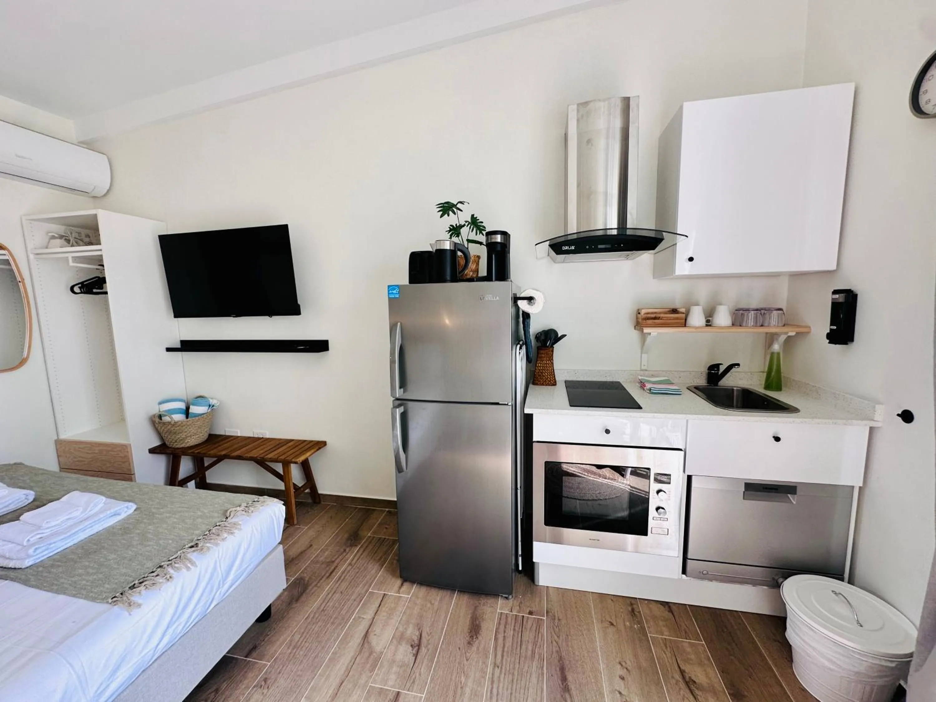 TV and multimedia in Vistalmar Ocean Suites