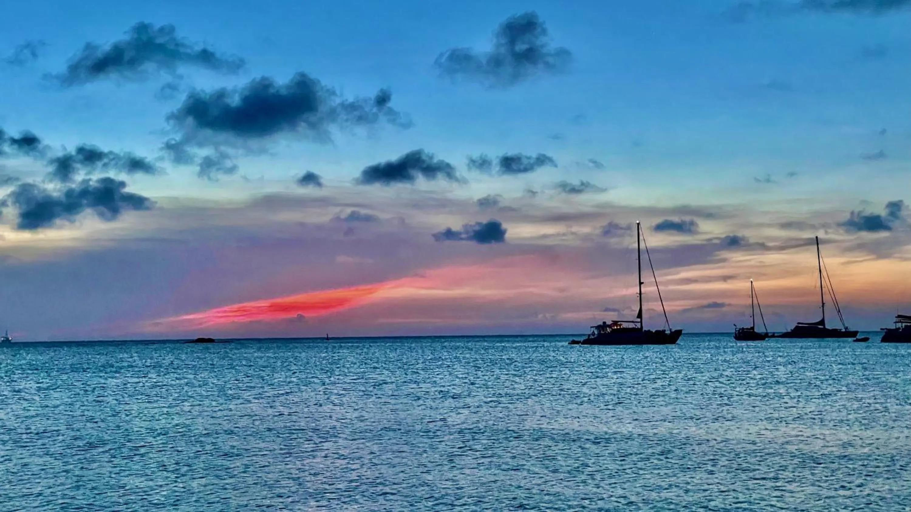 Sunset in Vistalmar Ocean Suites