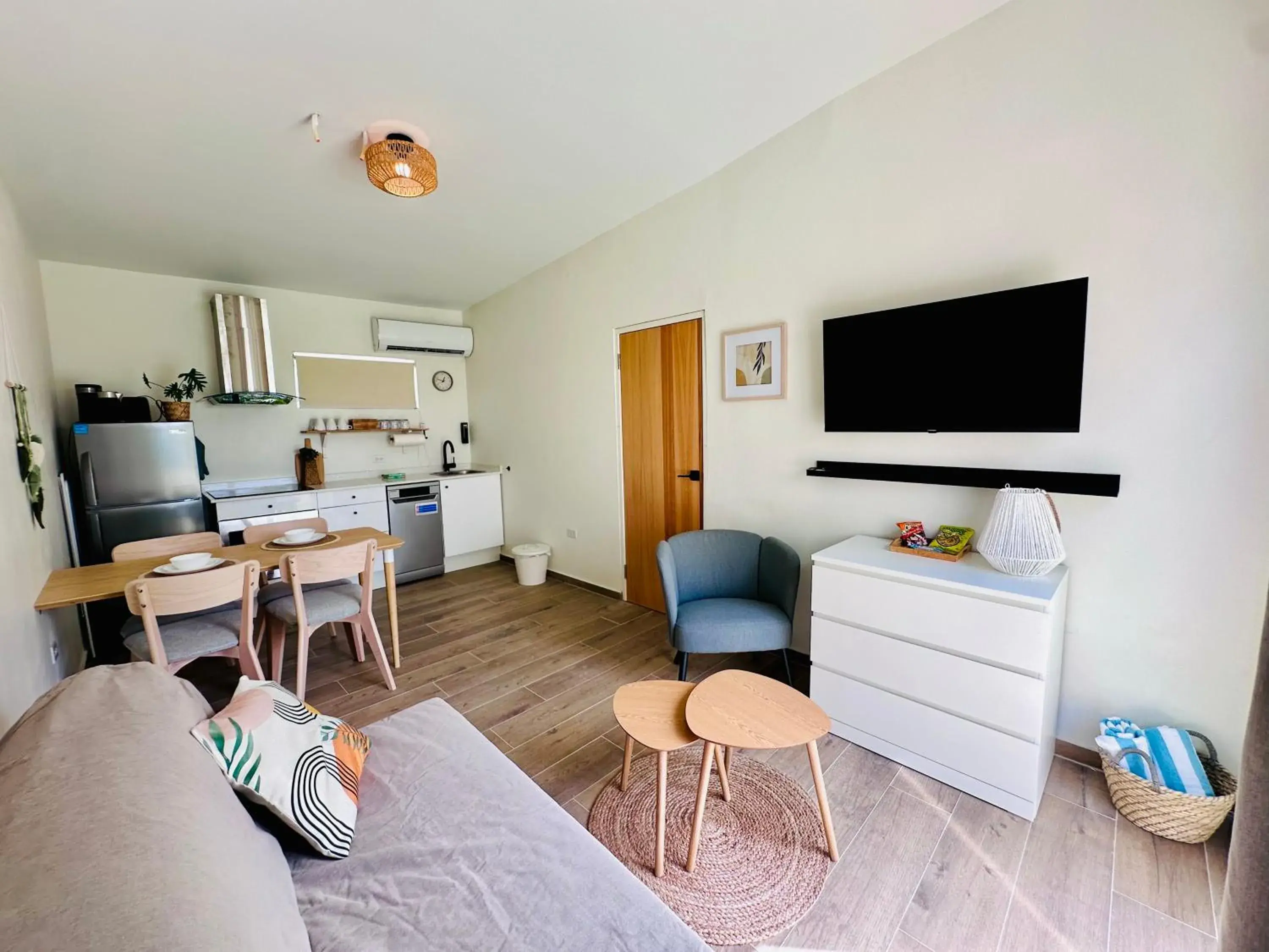 One-Bedroom Apartment with Pool View in Vistalmar Ocean Suites One-Bedroom Apartment with Pool View in Vistalmar Ocean Suites