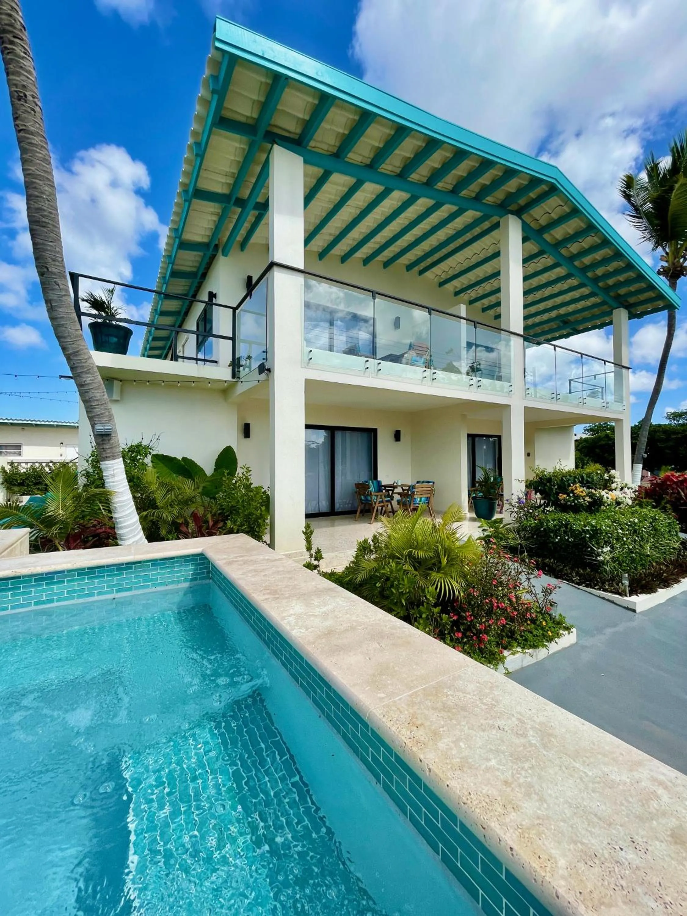 Pool view in Vistalmar Ocean Suites