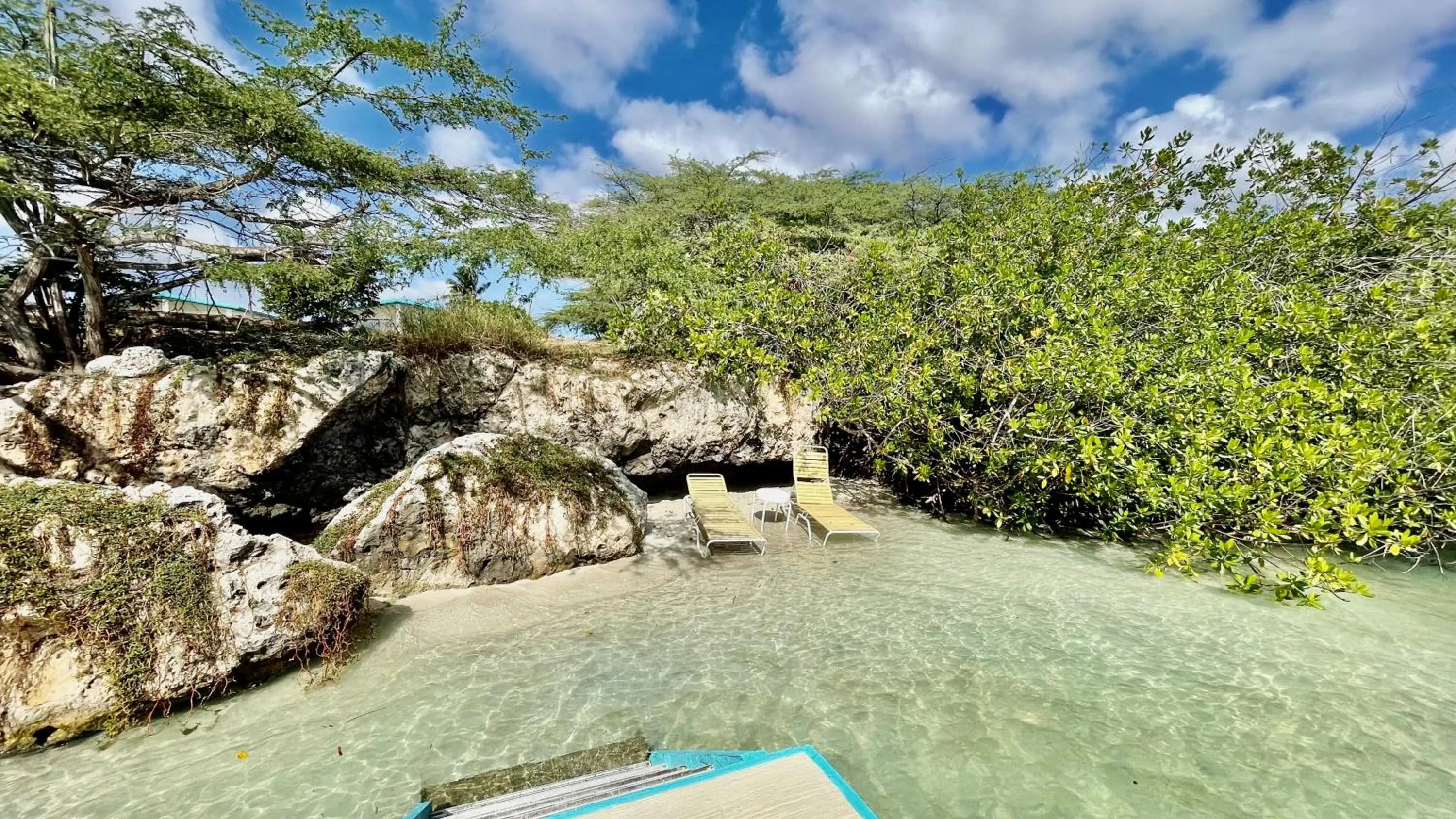 Beach in Vistalmar Ocean Suites