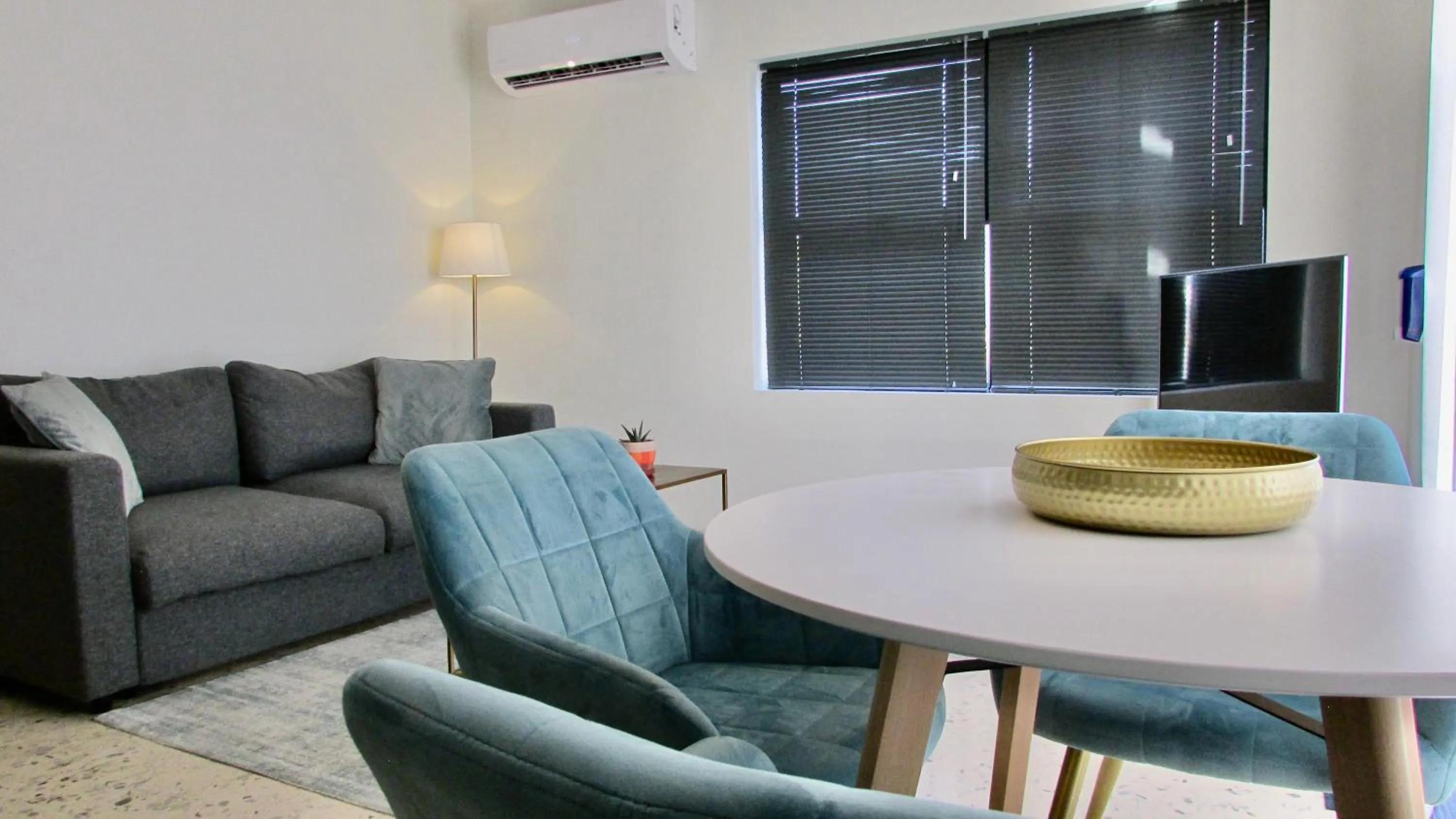 Communal lounge/ TV room in Vistalmar Ocean Suites