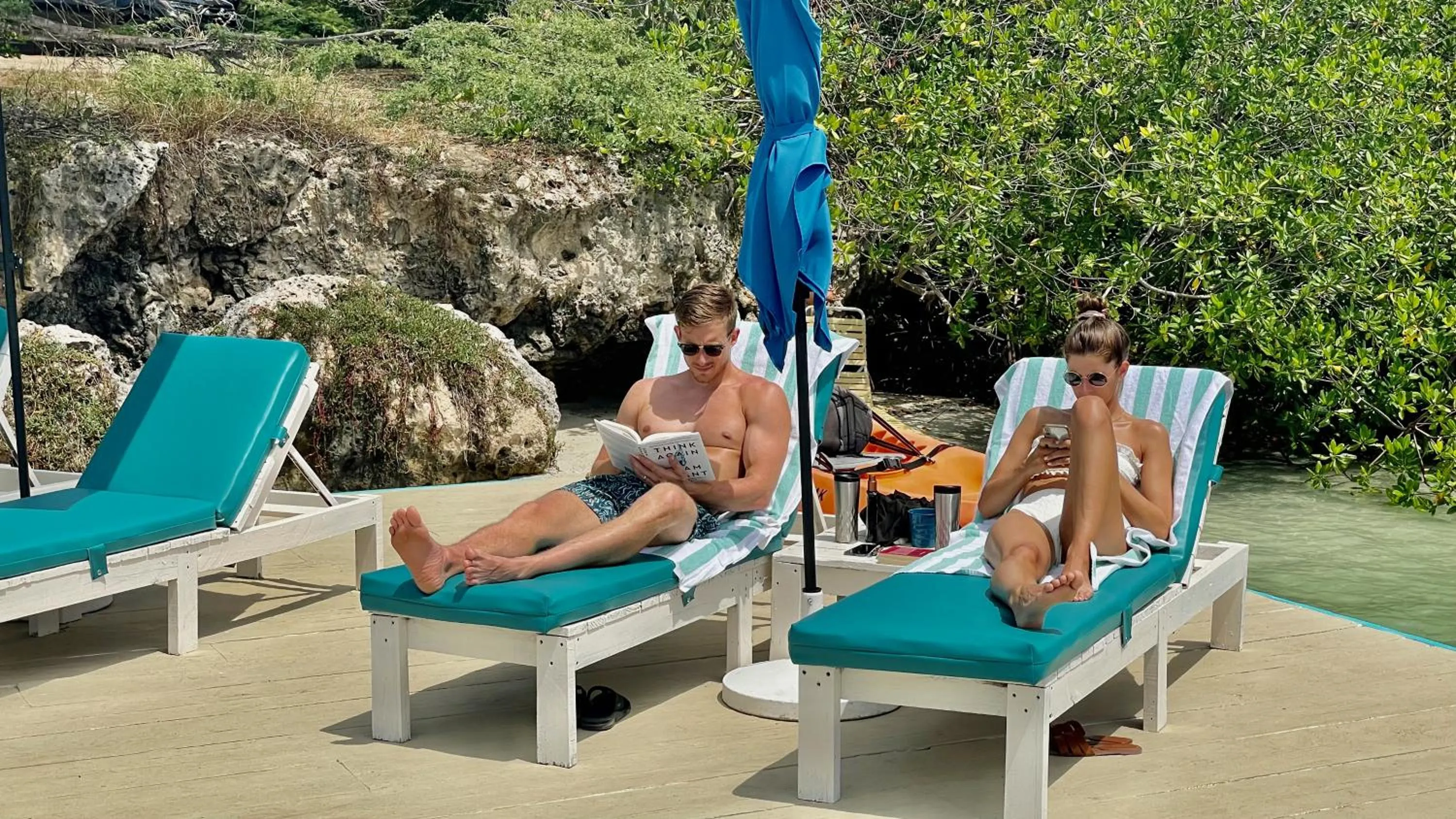 group of guests in Vistalmar Ocean Suites