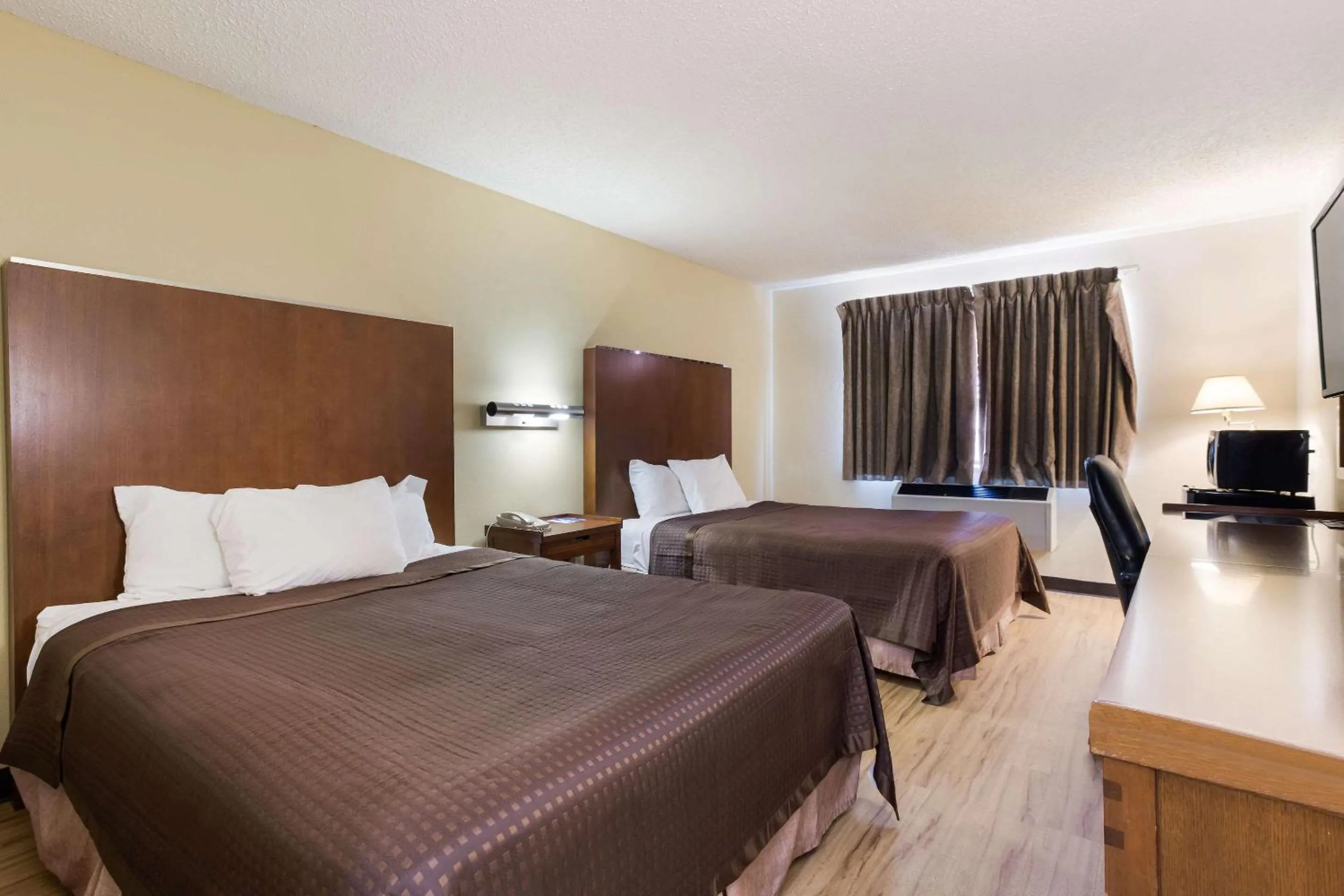 Photo of the whole room, Bed in Rodeway Inn Gallup West