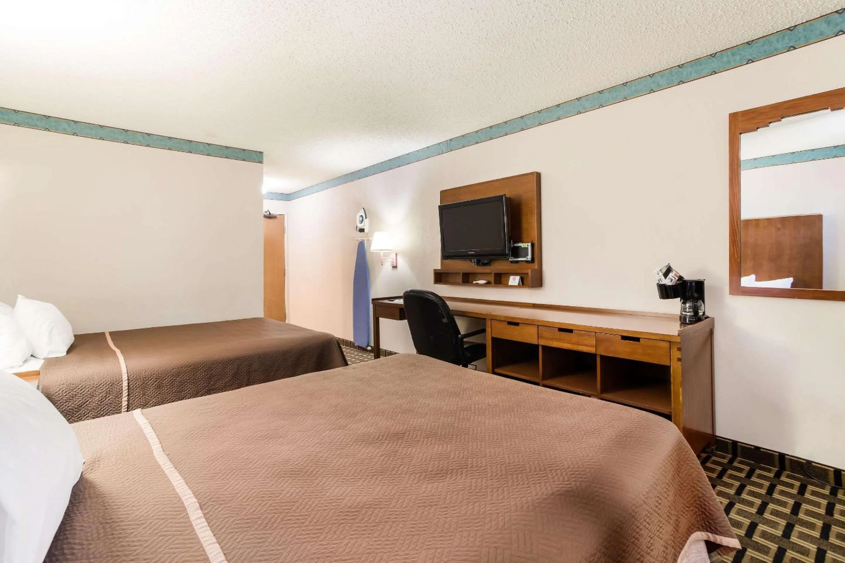 Photo of the whole room, Bed in Rodeway Inn Gallup West