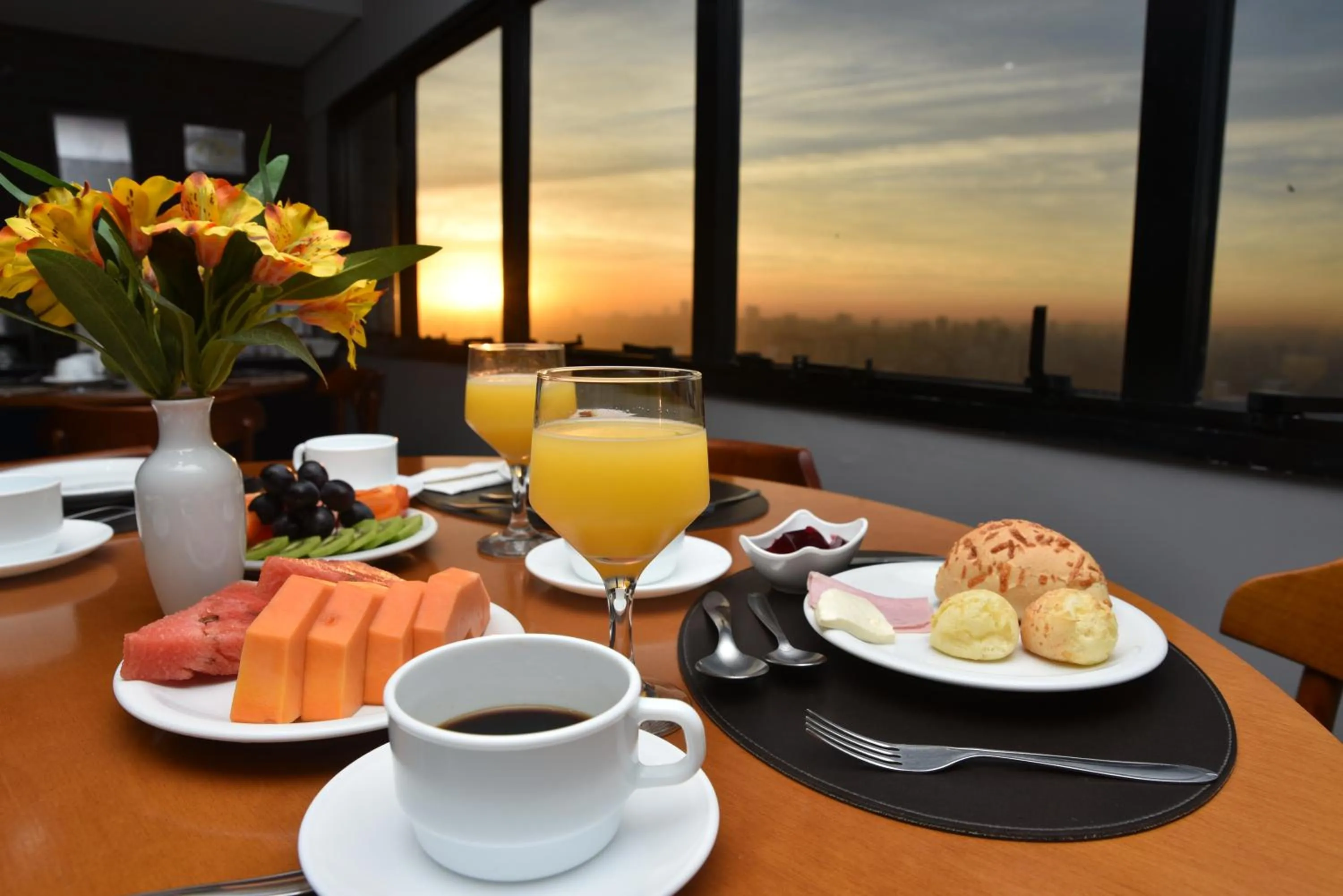 Breakfast in Plaza Inn Small Town Flat