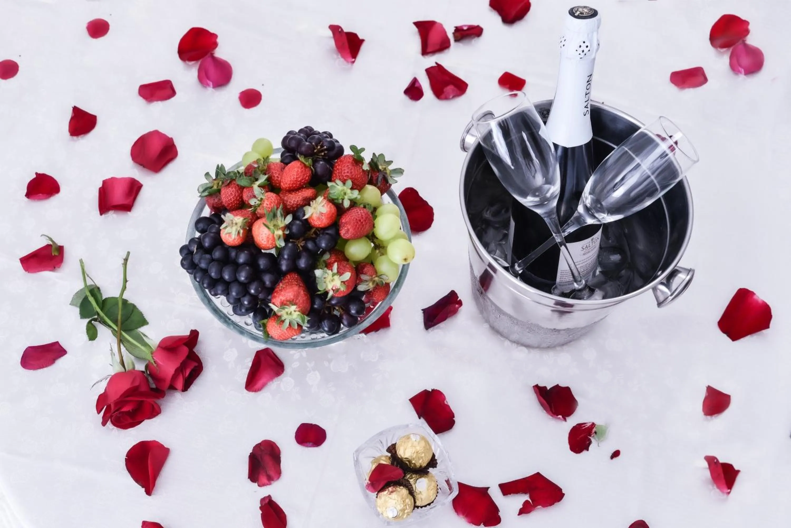 Decorative detail in Plaza Inn Small Town Flat