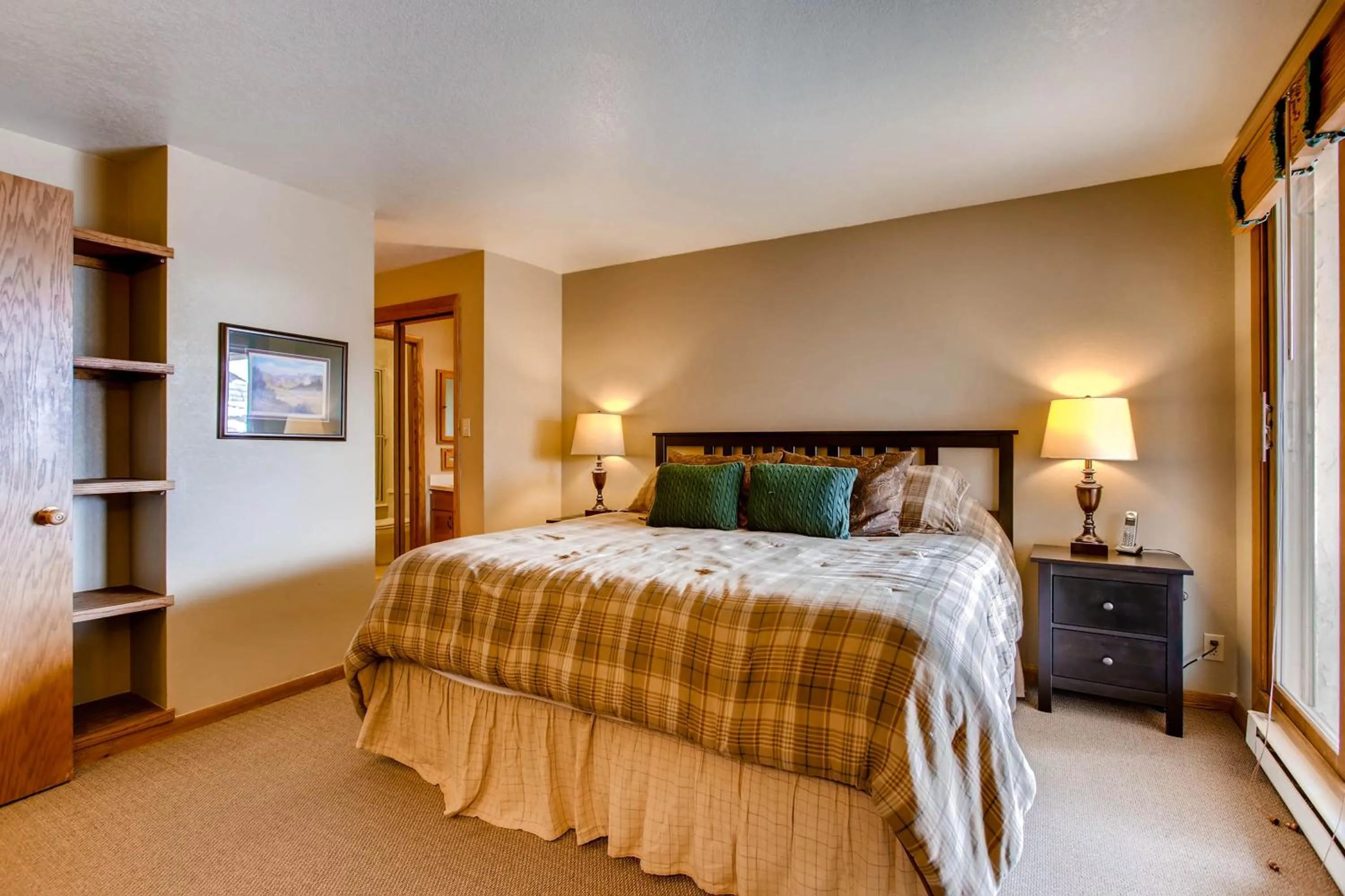 Bed in The Plaza Condominiums, A Vail Resorts Property