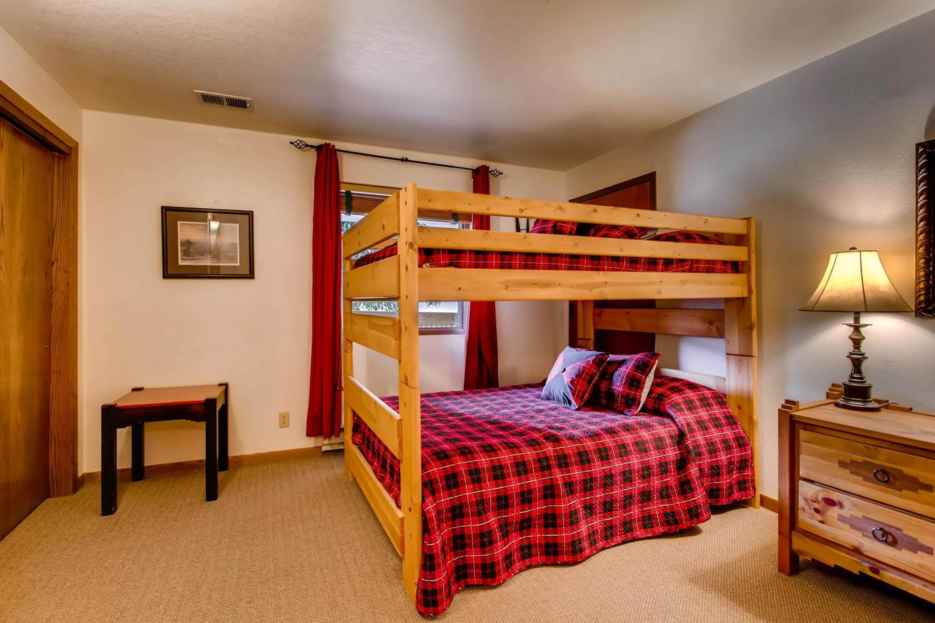 Bed in The Plaza Condominiums, A Vail Resorts Property