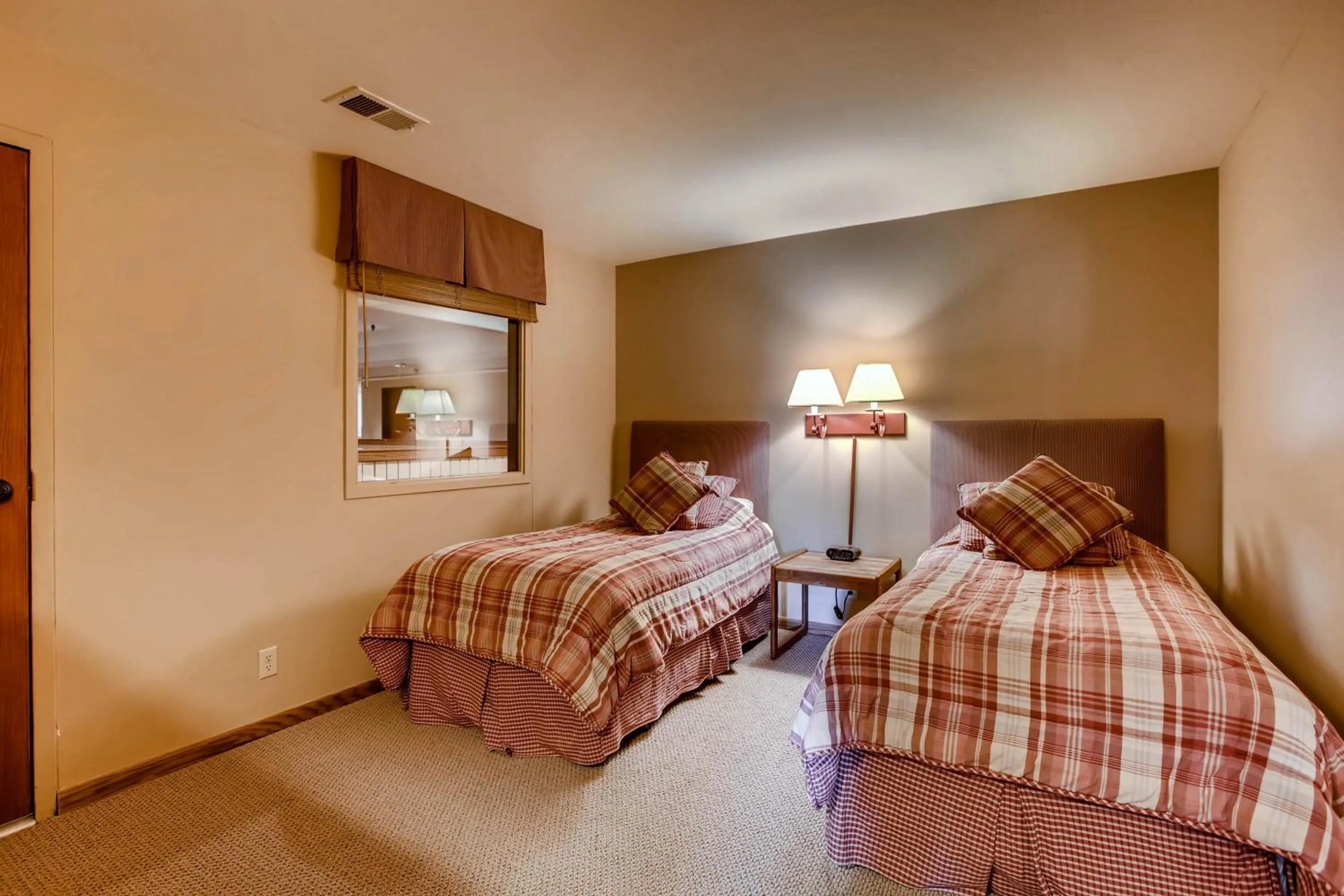 Bed in The Plaza Condominiums, A Vail Resorts Property