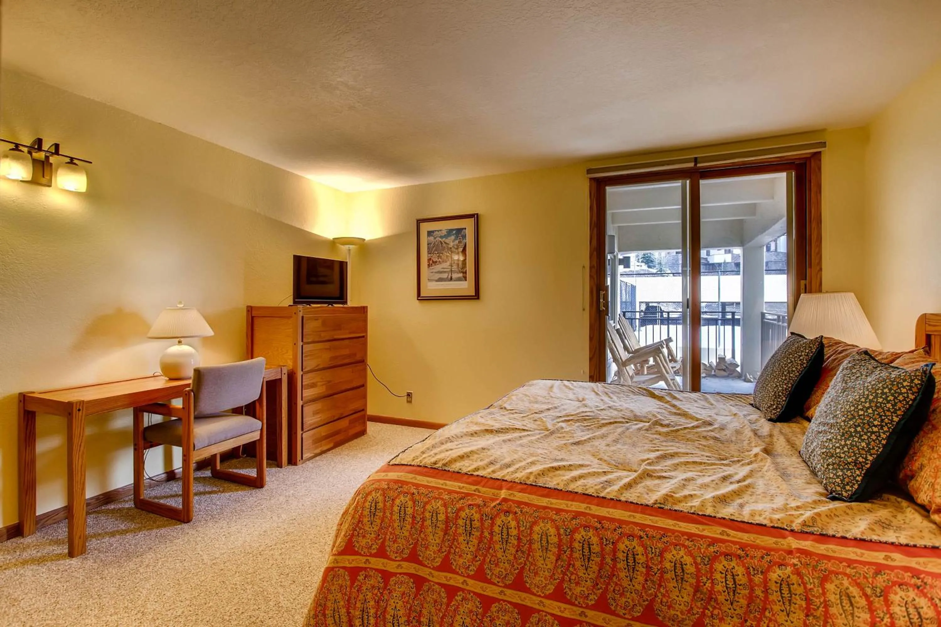 Bed in The Plaza Condominiums, A Vail Resorts Property