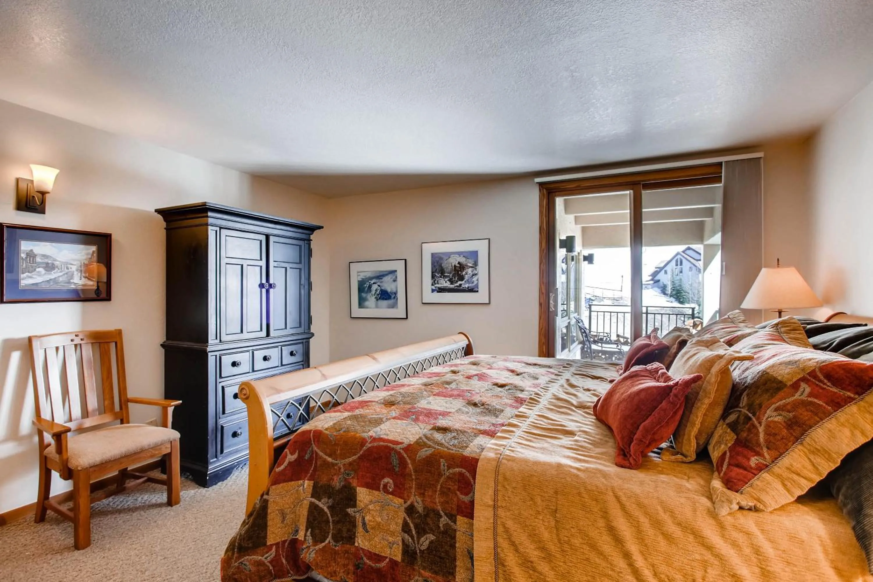 Bed in The Plaza Condominiums, A Vail Resorts Property