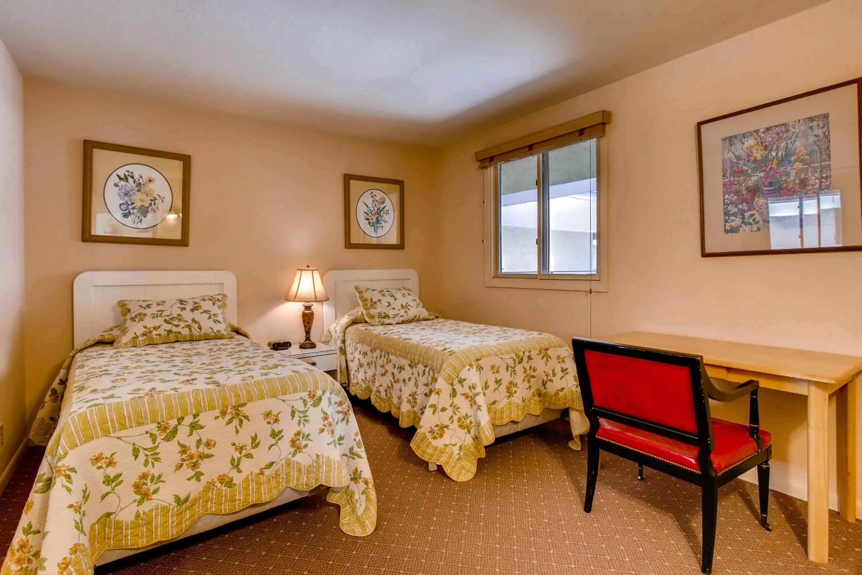 Bed in The Plaza Condominiums, A Vail Resorts Property