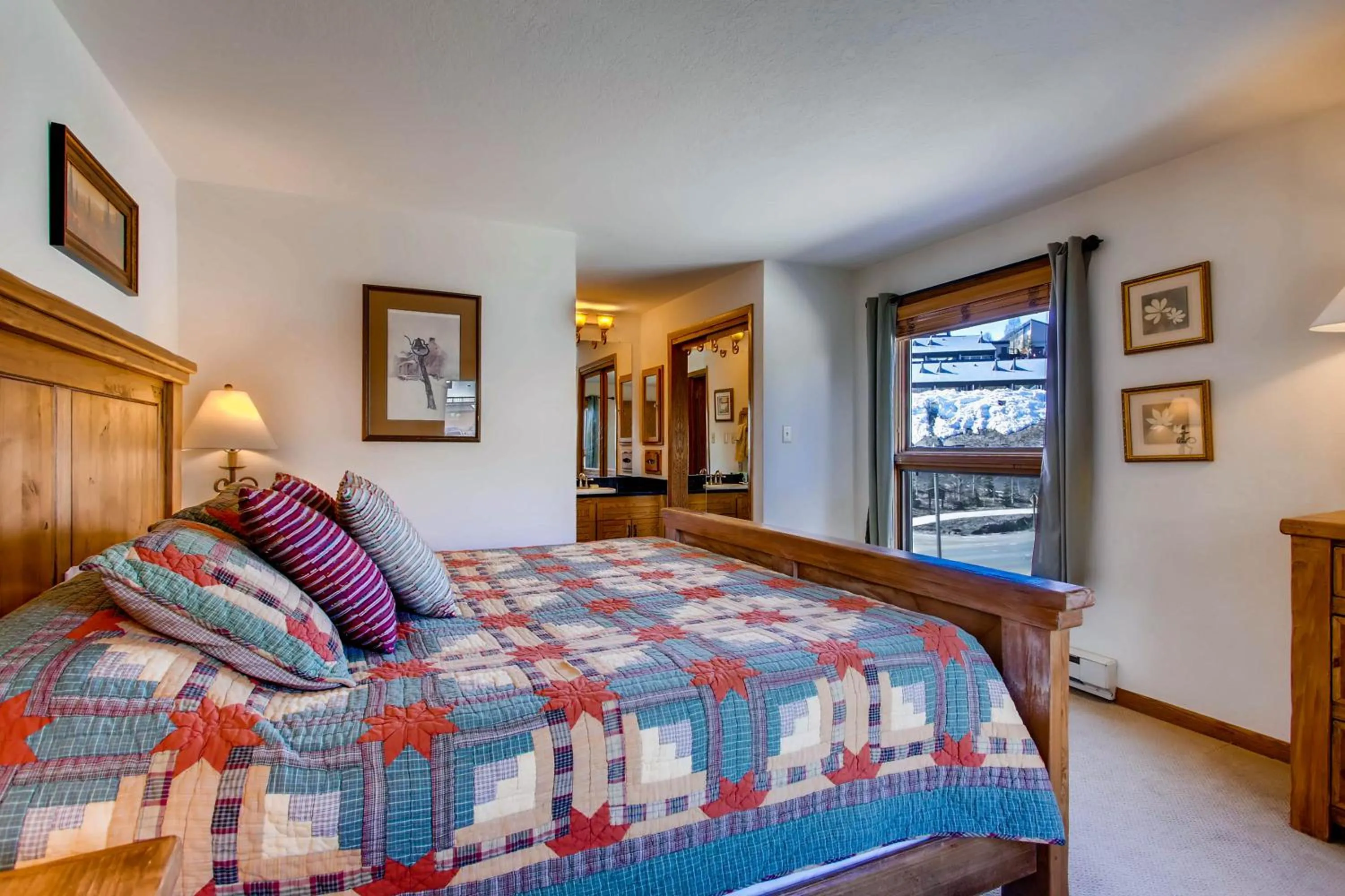 Bed in The Plaza Condominiums, A Vail Resorts Property