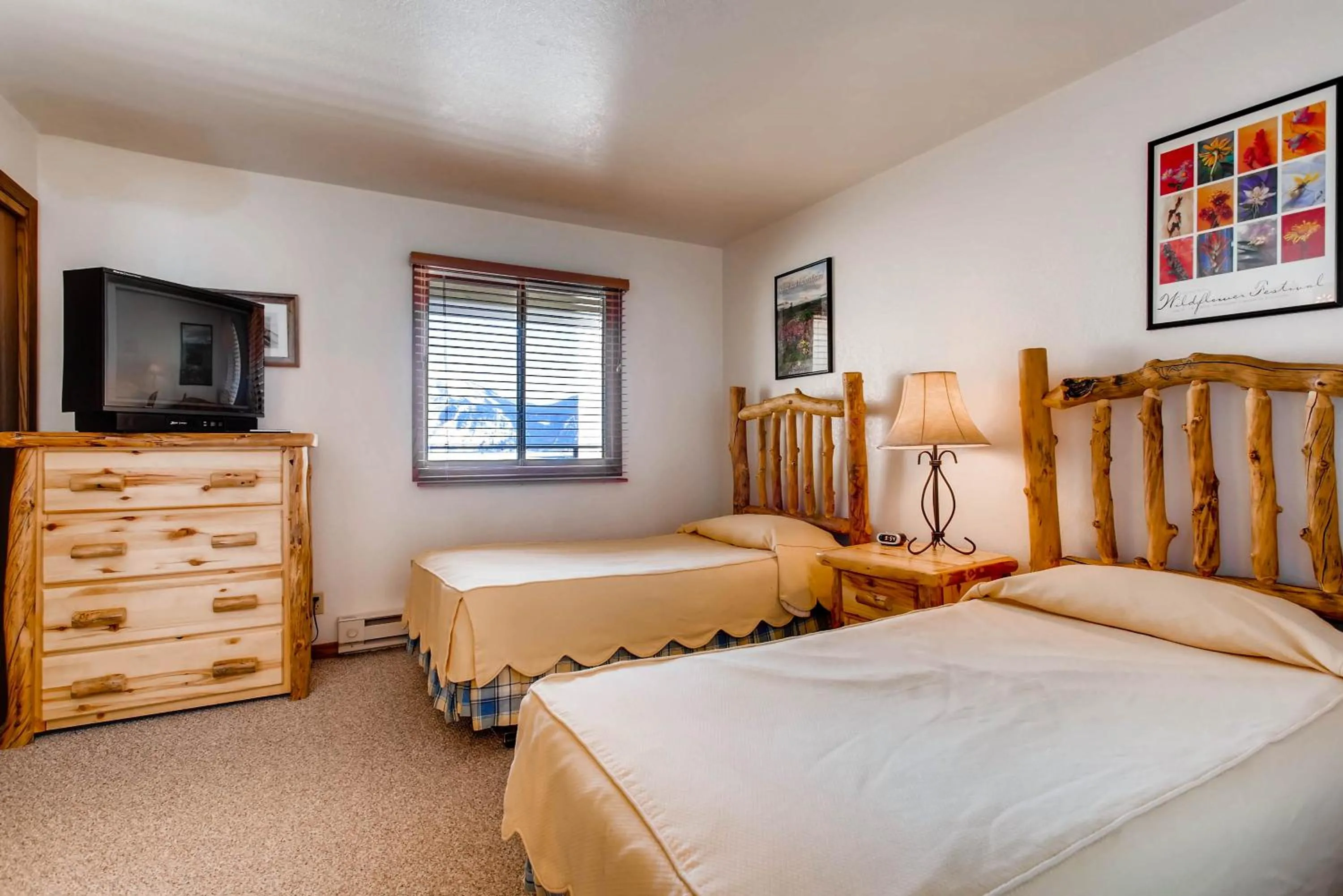 Bed in The Plaza Condominiums, A Vail Resorts Property