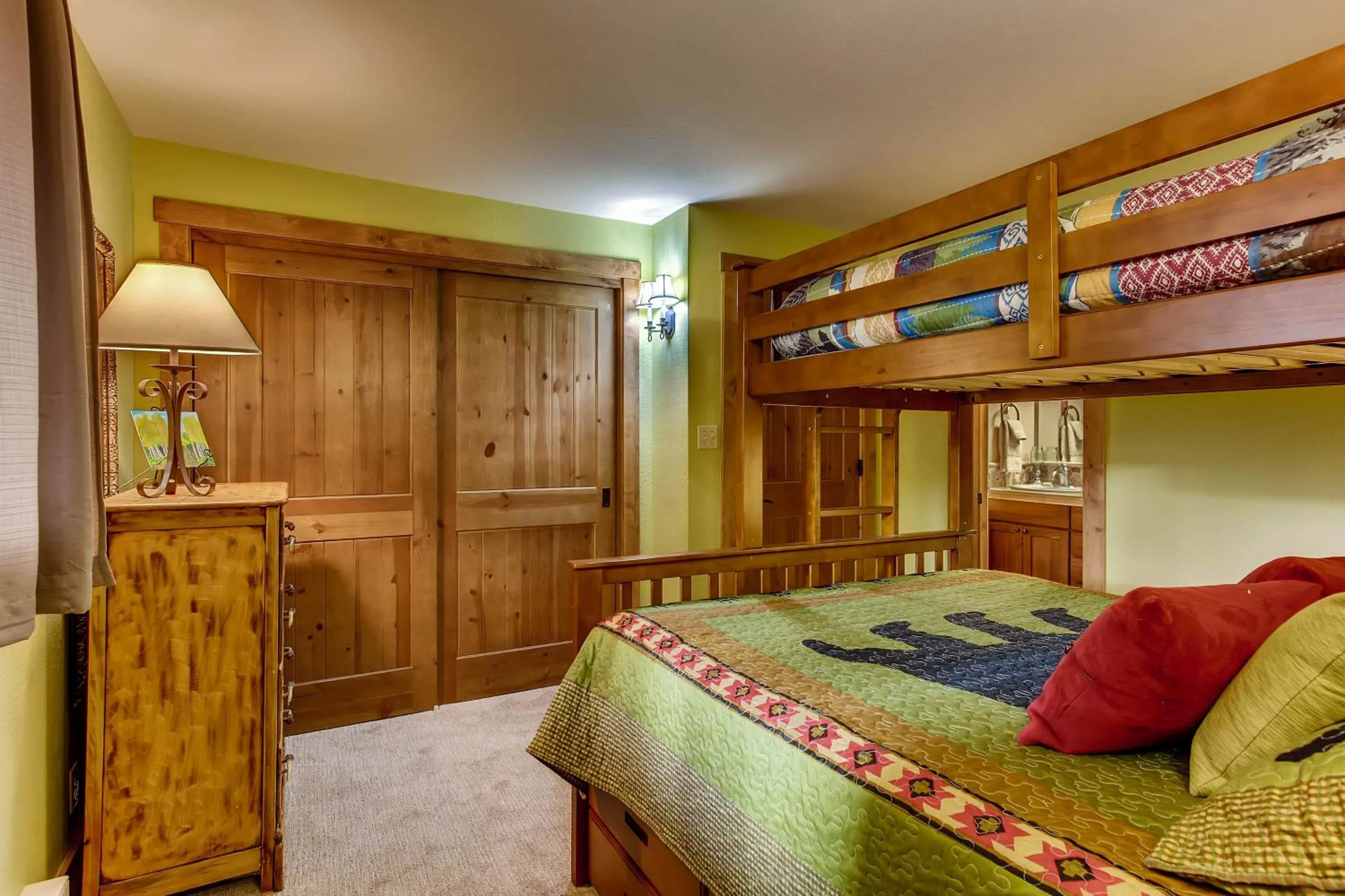 Bed in The Plaza Condominiums, A Vail Resorts Property