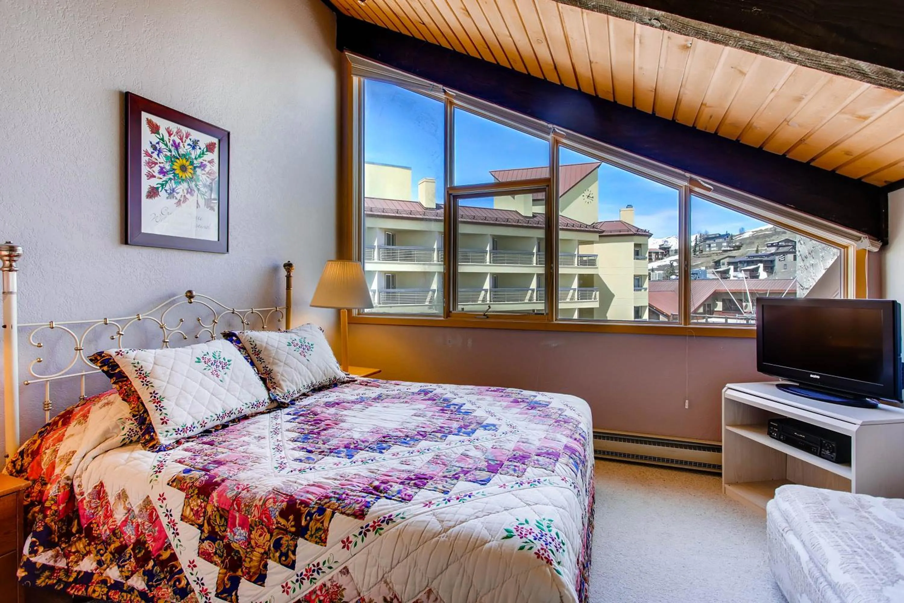 Bed in The Plaza Condominiums, A Vail Resorts Property