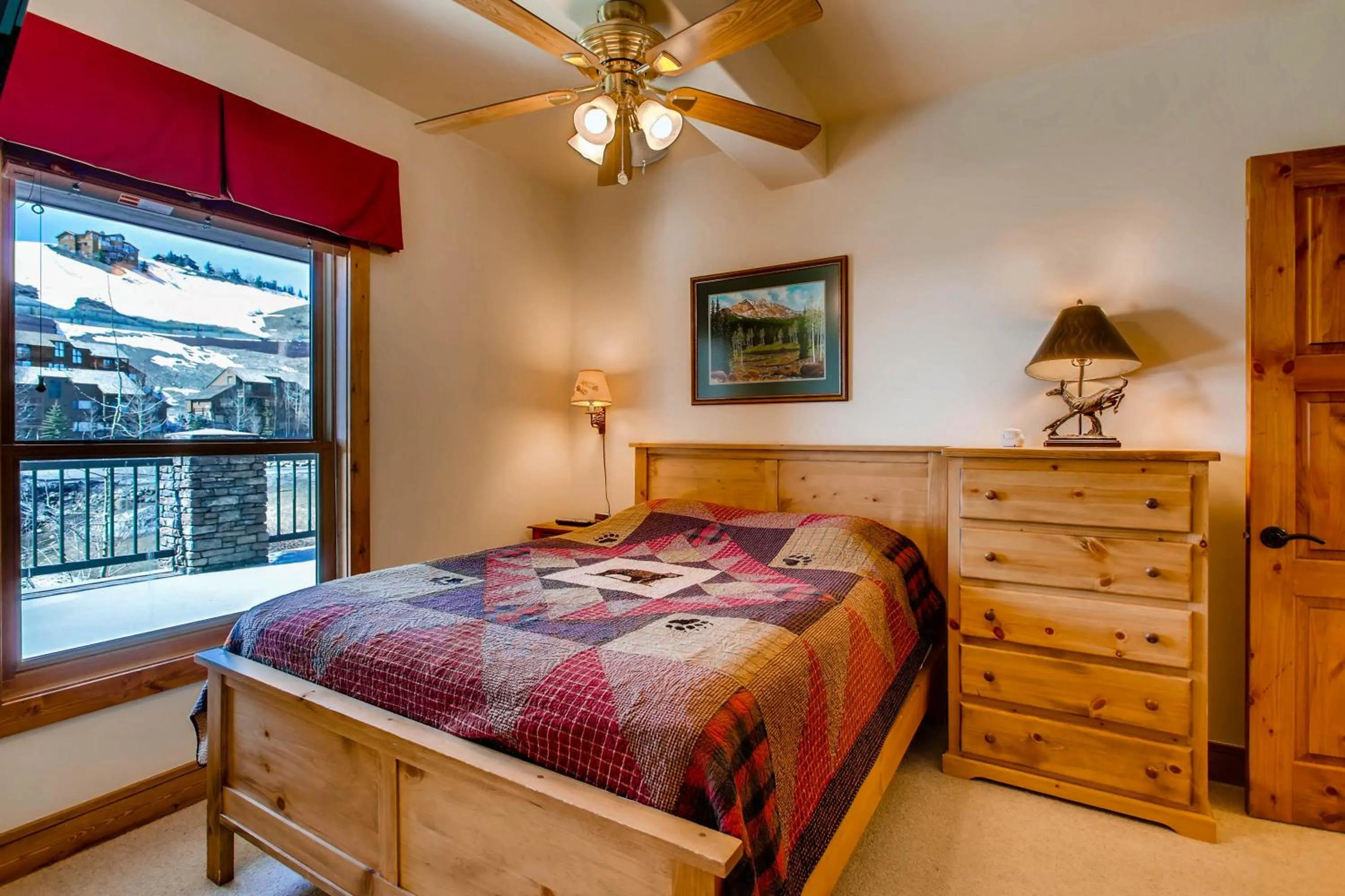 Bed in The Plaza Condominiums, A Vail Resorts Property