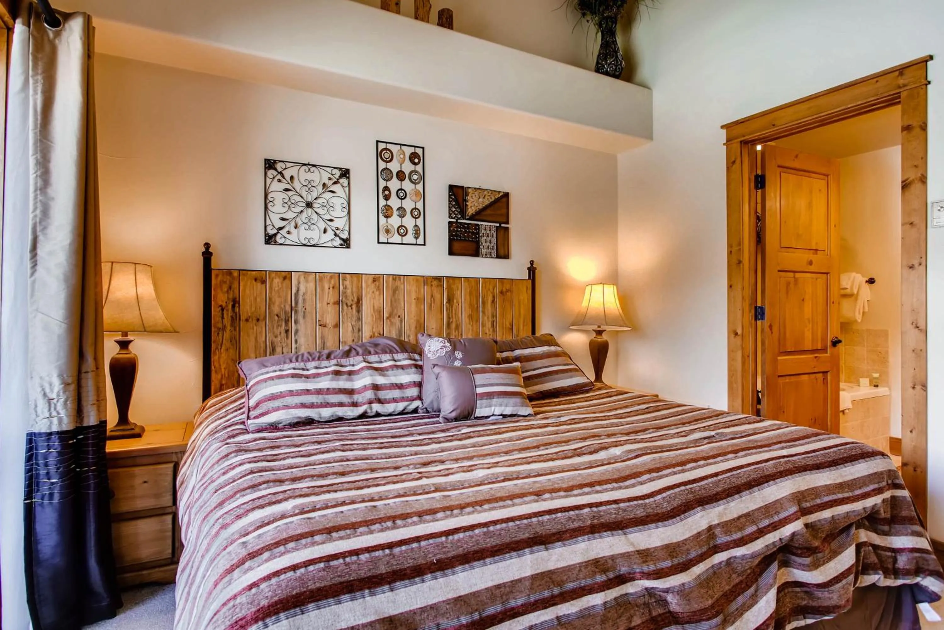 Bed in The Plaza Condominiums, A Vail Resorts Property