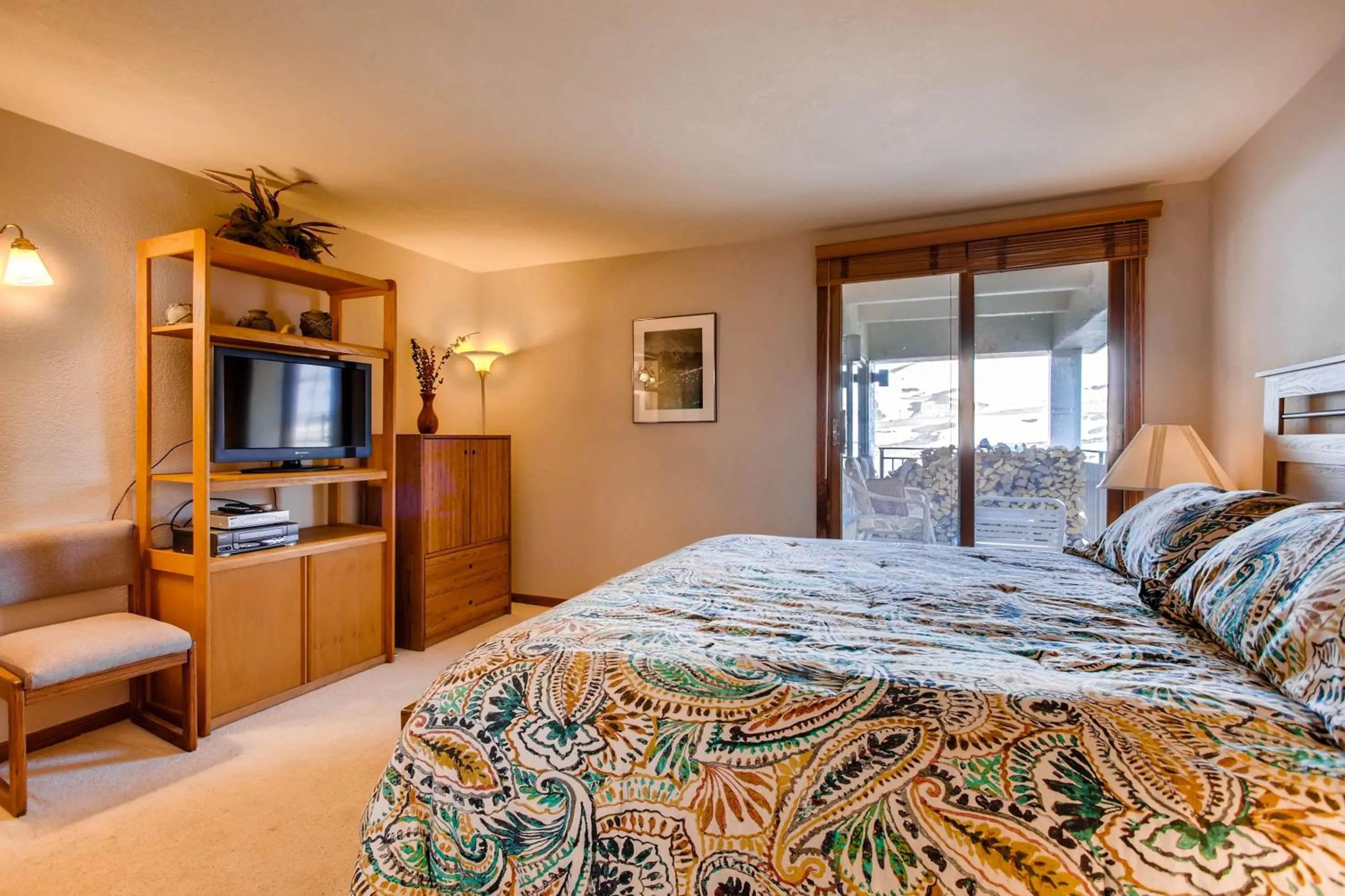 Bed in The Plaza Condominiums, A Vail Resorts Property