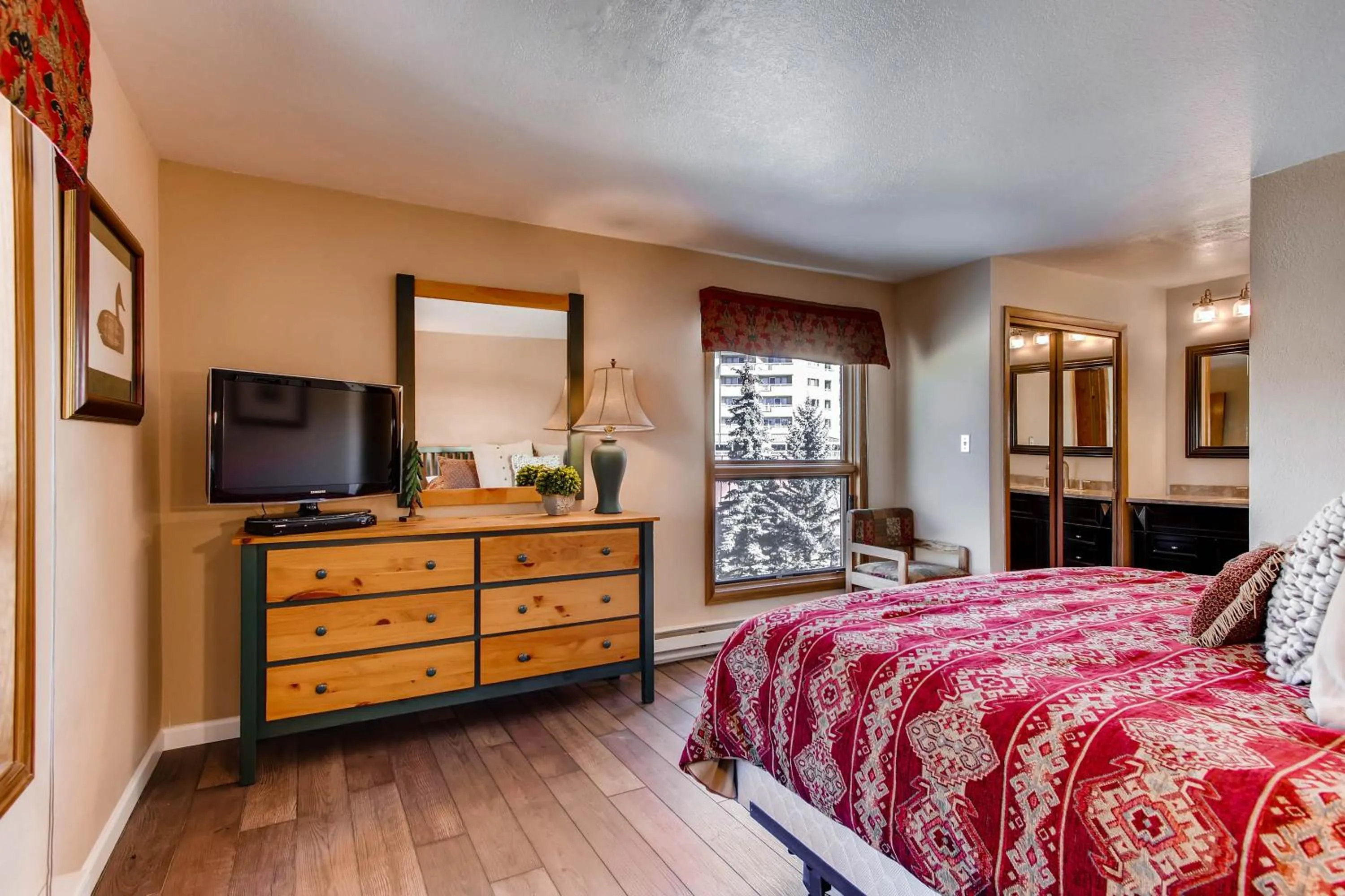Bed in The Plaza Condominiums, A Vail Resorts Property