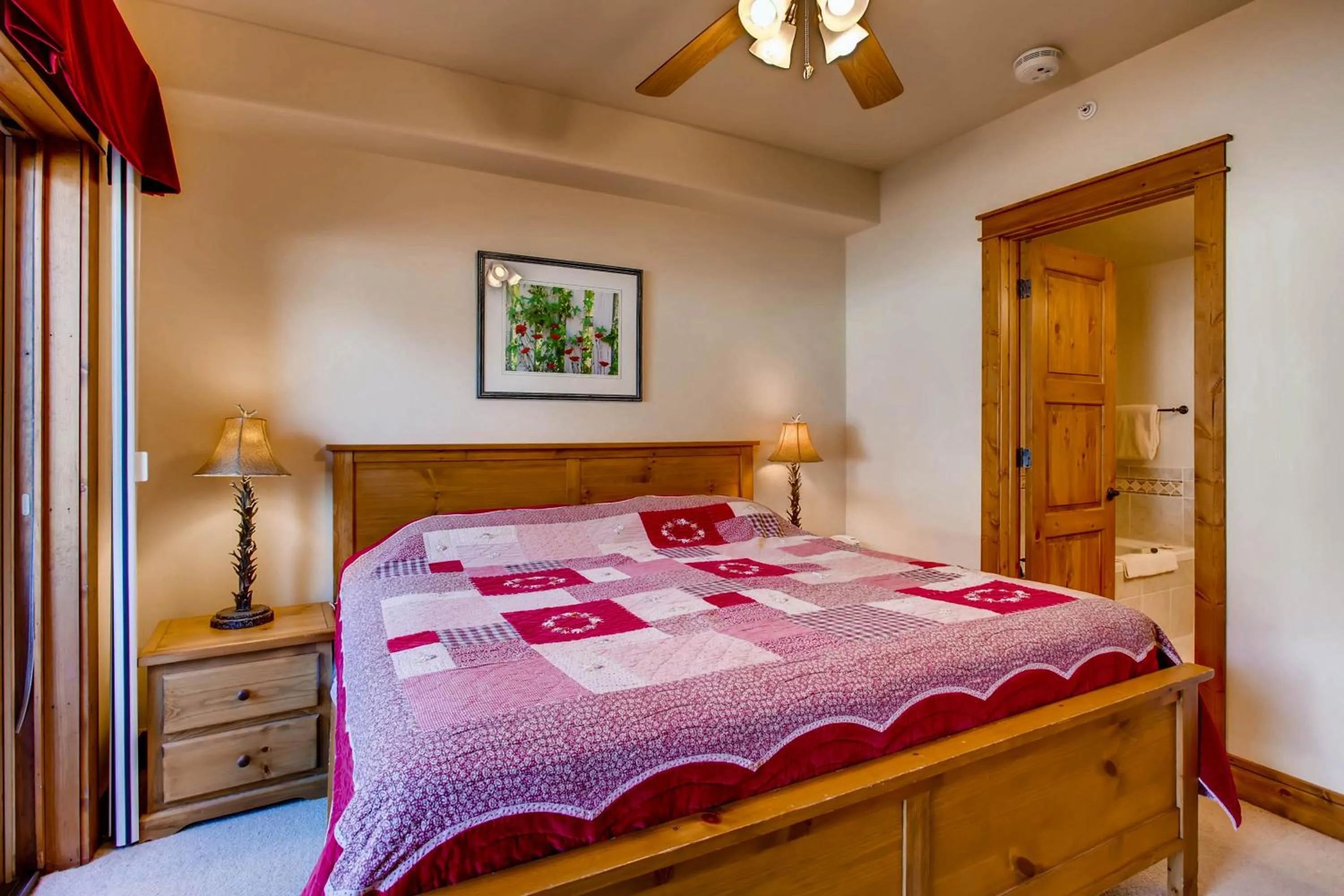 Bed in The Plaza Condominiums, A Vail Resorts Property
