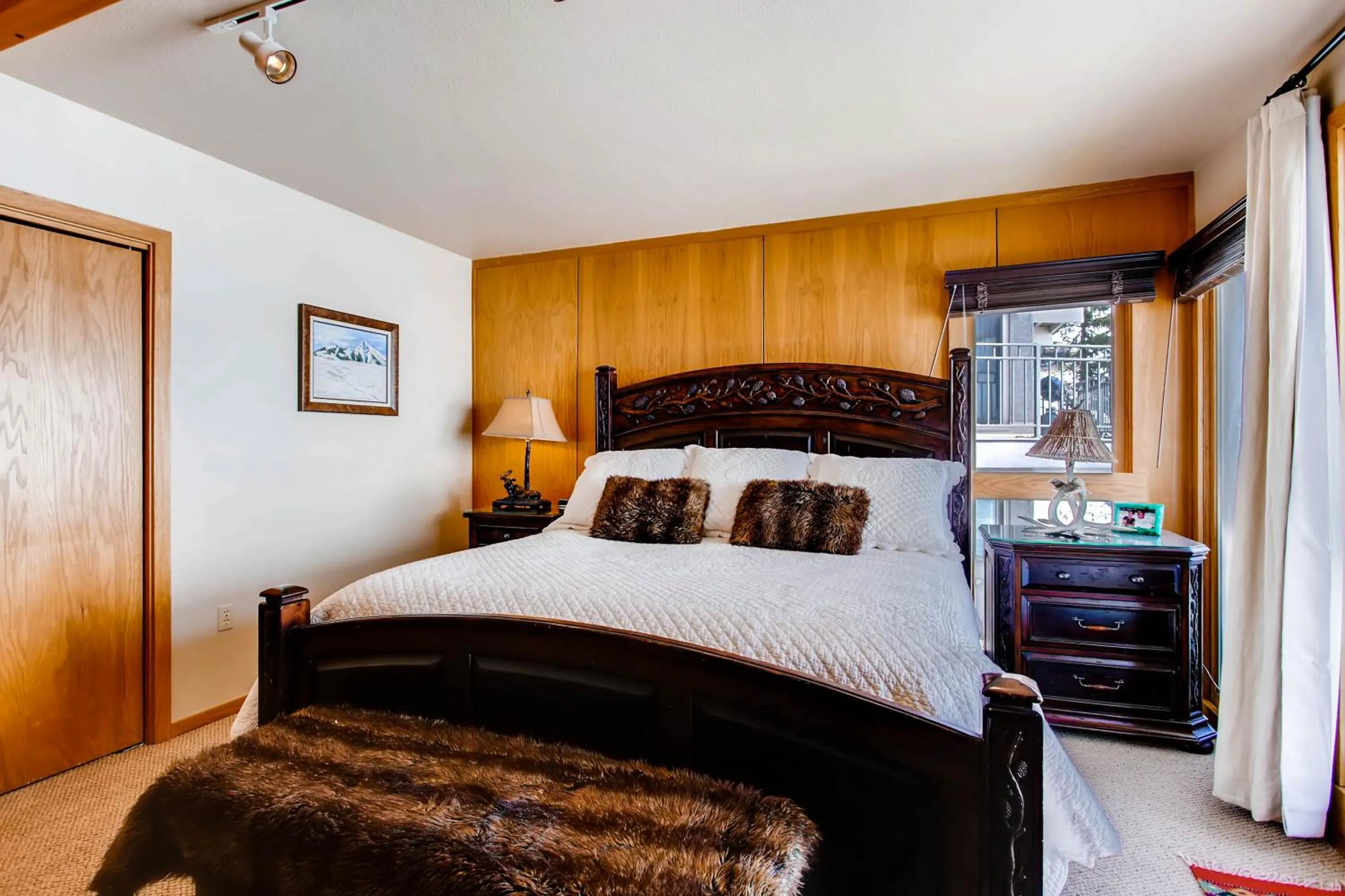Bed in The Plaza Condominiums, A Vail Resorts Property