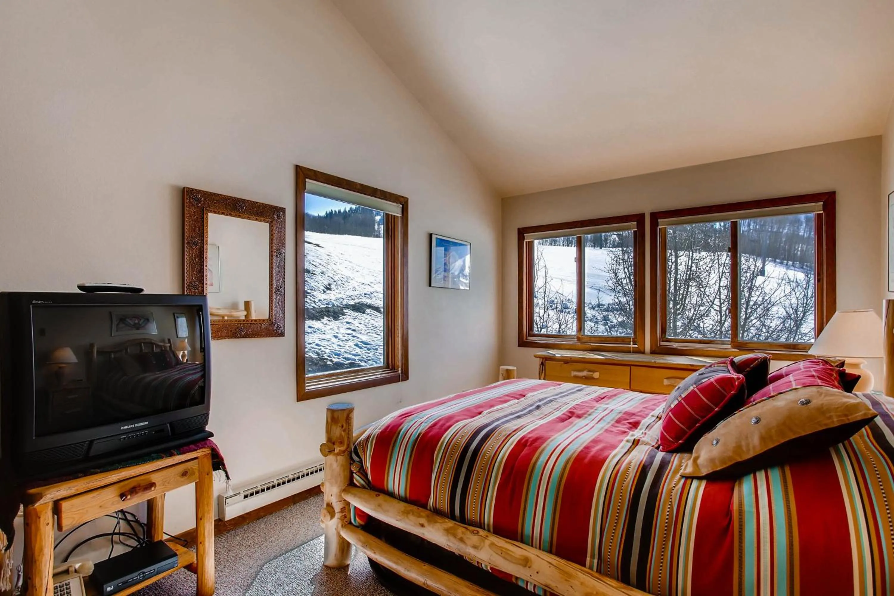 Bed in The Plaza Condominiums, A Vail Resorts Property