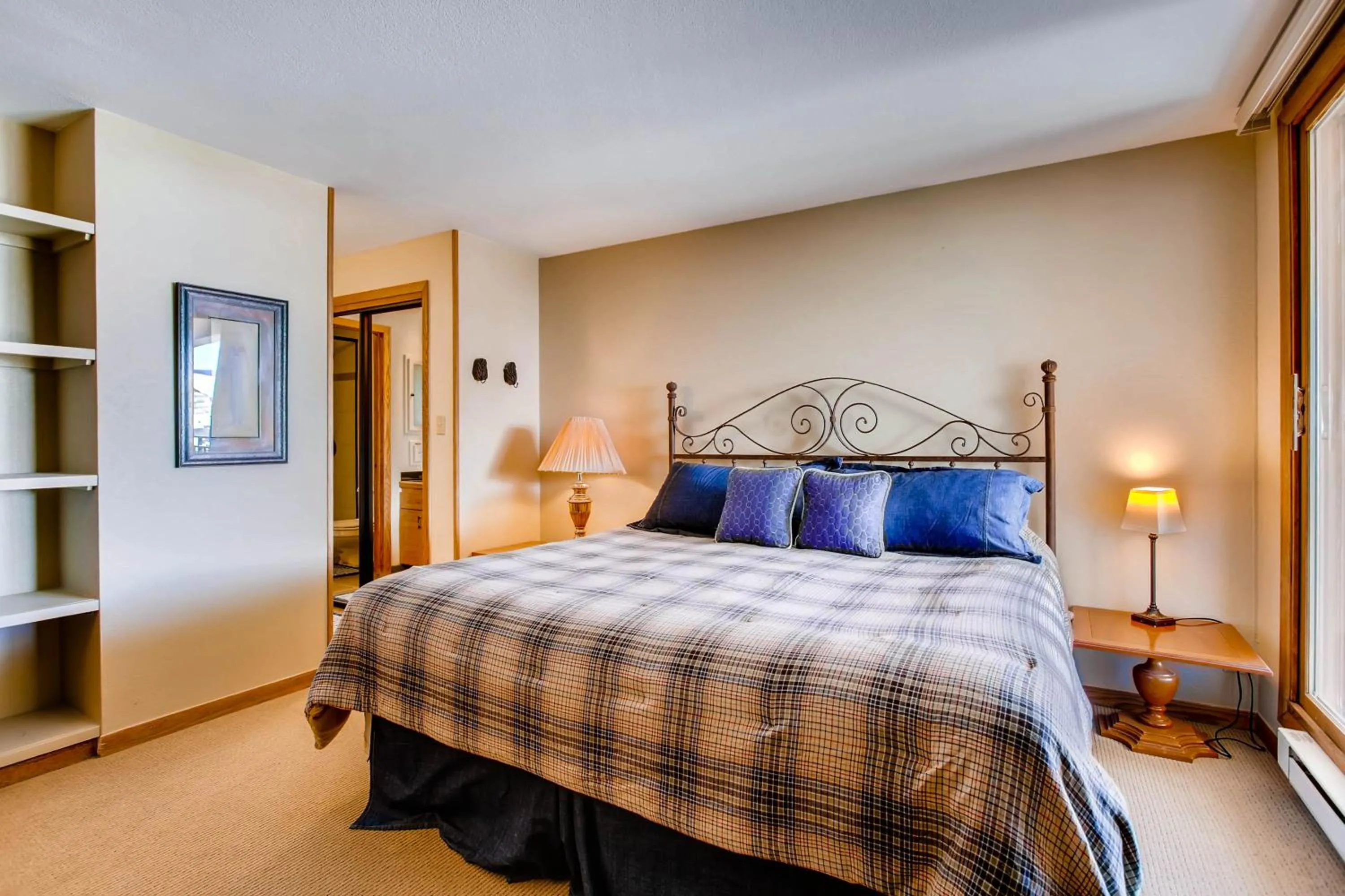 Bed in The Plaza Condominiums, A Vail Resorts Property