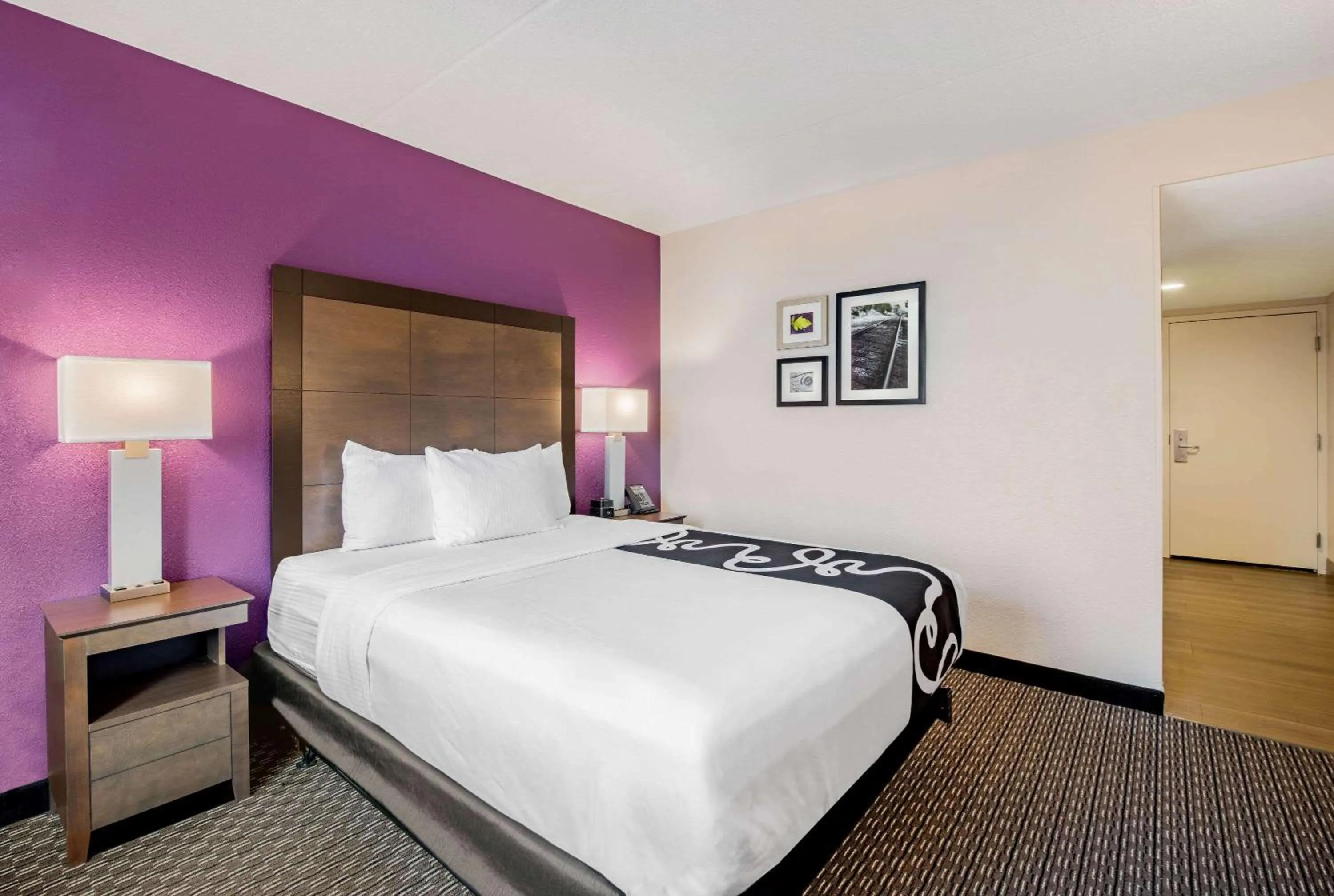 Photo of the whole room, Bed in La Quinta by Wyndham Baltimore BWI Airport