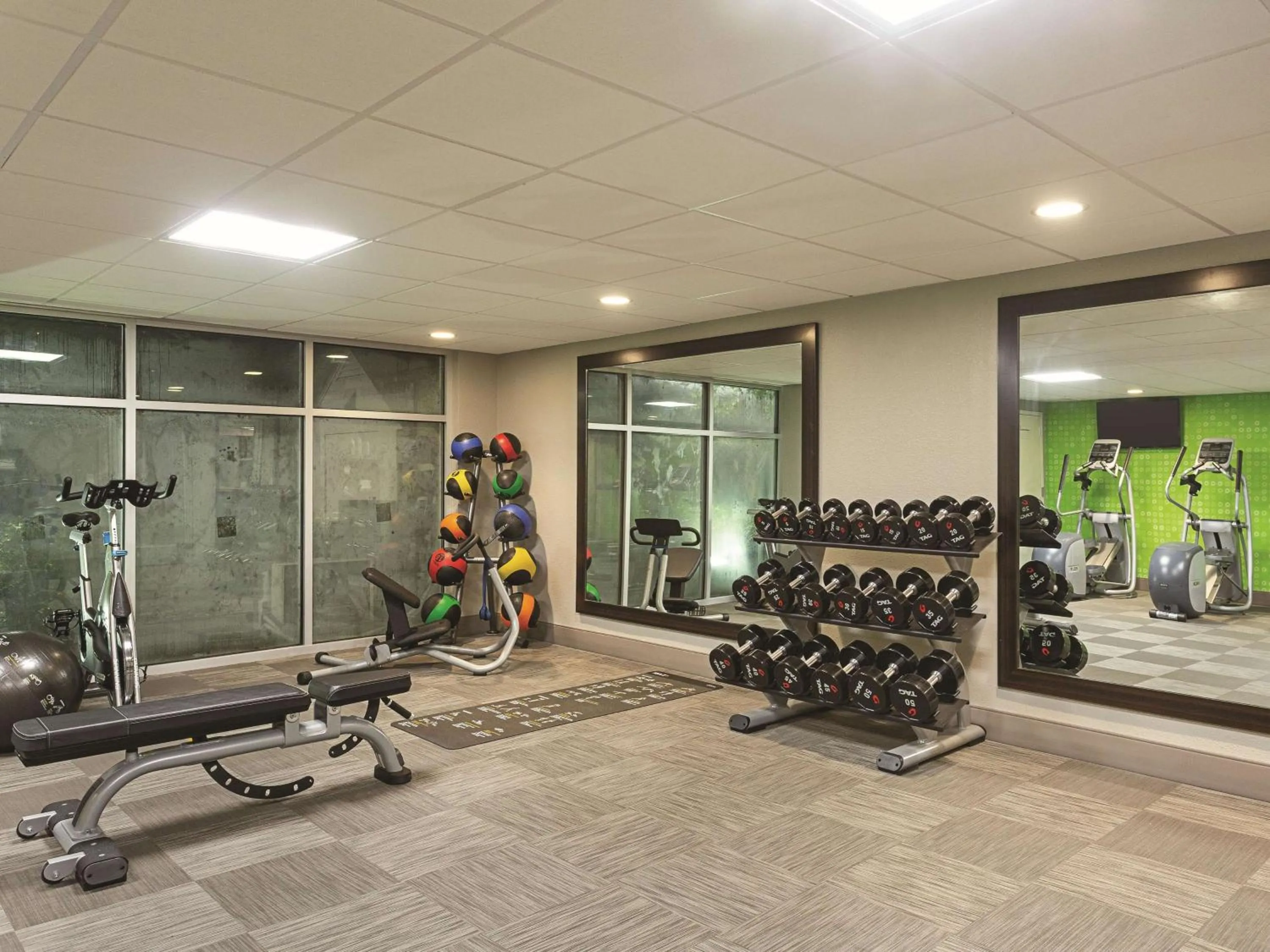 Fitness centre/facilities in La Quinta by Wyndham Baltimore BWI Airport