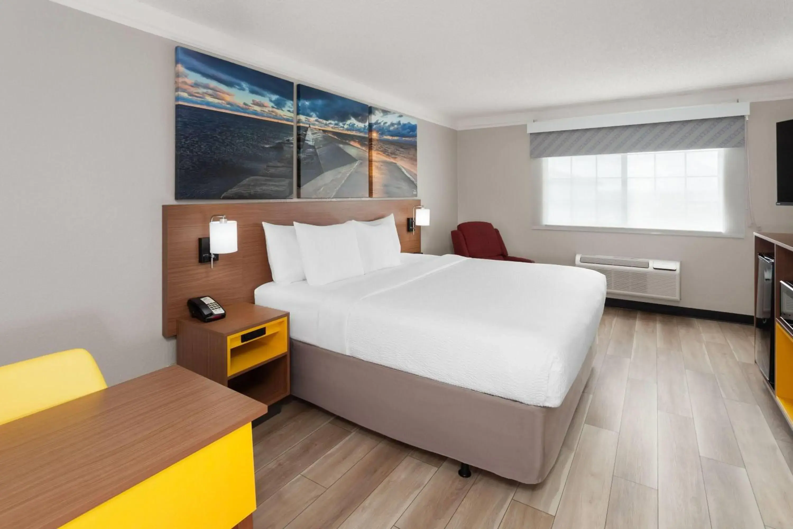 King Room - Non-Smoking in Days Inn & Suites by Wyndham Arlington Heights King Room - Non-Smoking in Days Inn & Suites by Wyndham Arlington Heights