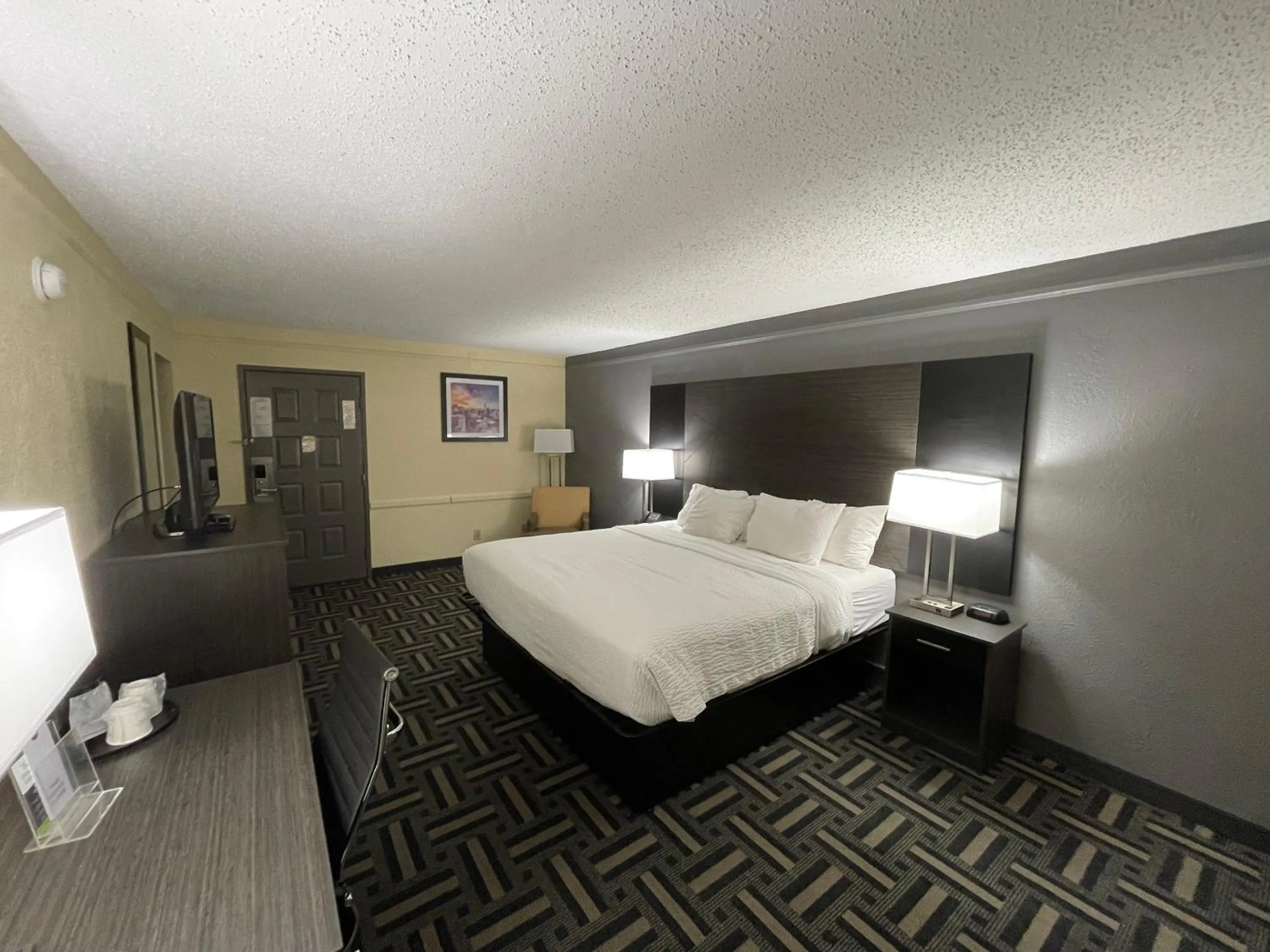 Photo of the whole room, Bed in La Quinta Inn by Wyndham Indianapolis Airport Lynhurst