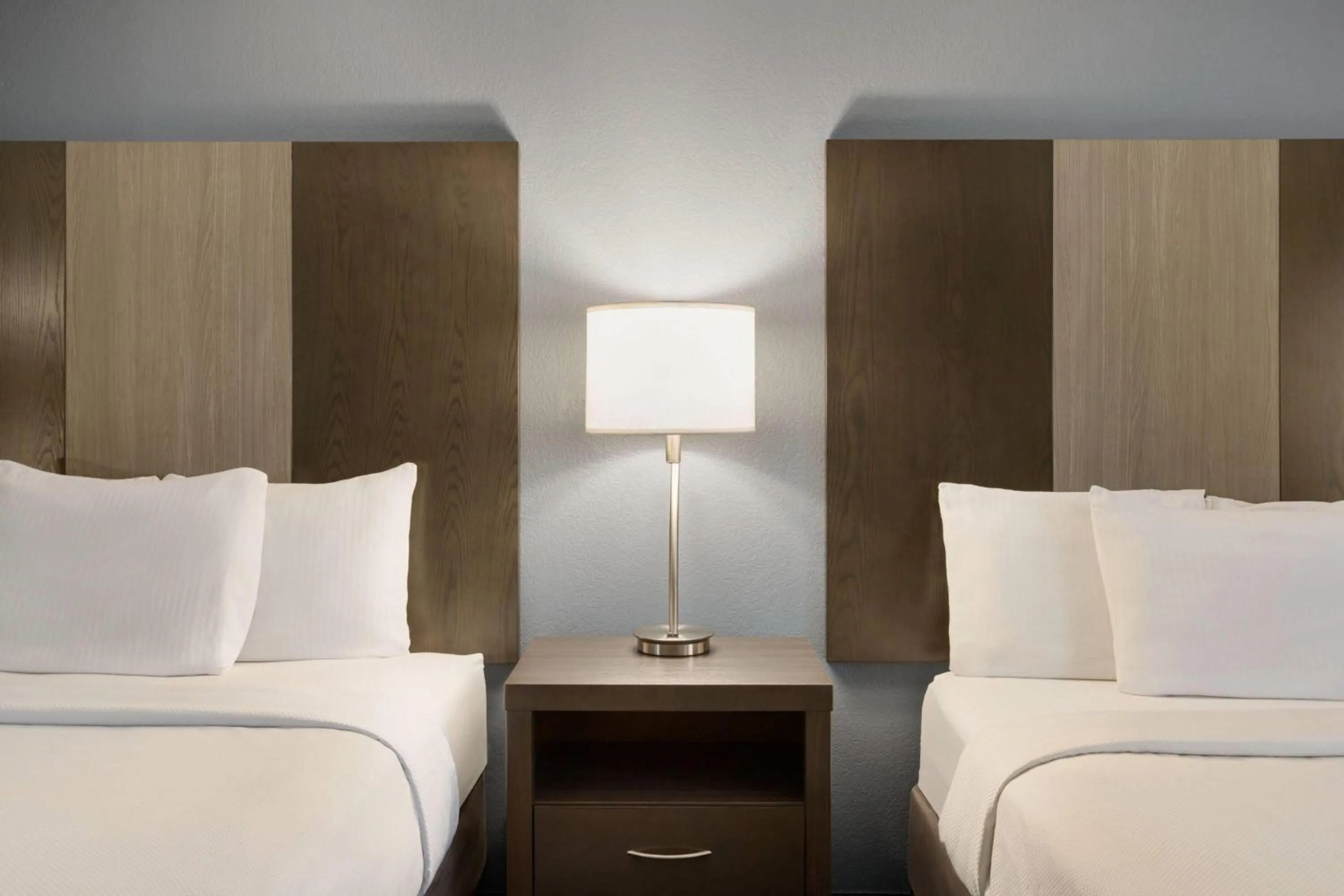 Photo of the whole room, Bed in La Quinta Inn & Suites by Wyndham Peru Starved Rock St Park