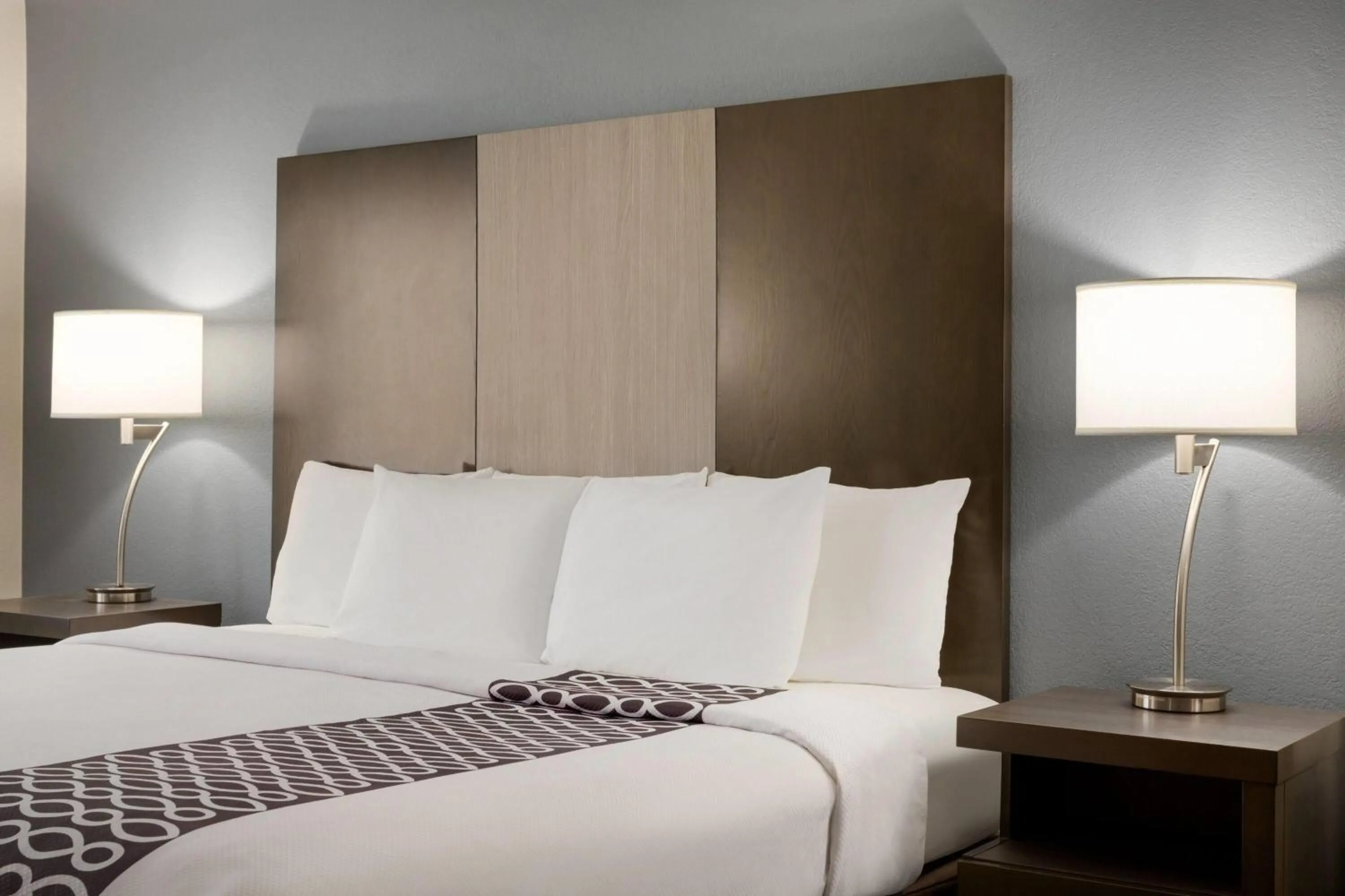 Photo of the whole room, Bed in La Quinta Inn & Suites by Wyndham Peru Starved Rock St Park