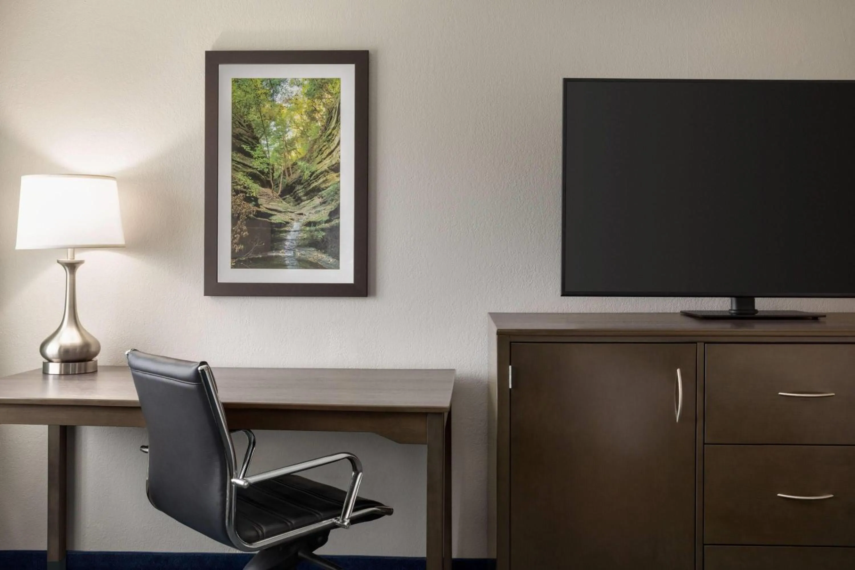 Photo of the whole room in La Quinta Inn & Suites by Wyndham Peru Starved Rock St Park