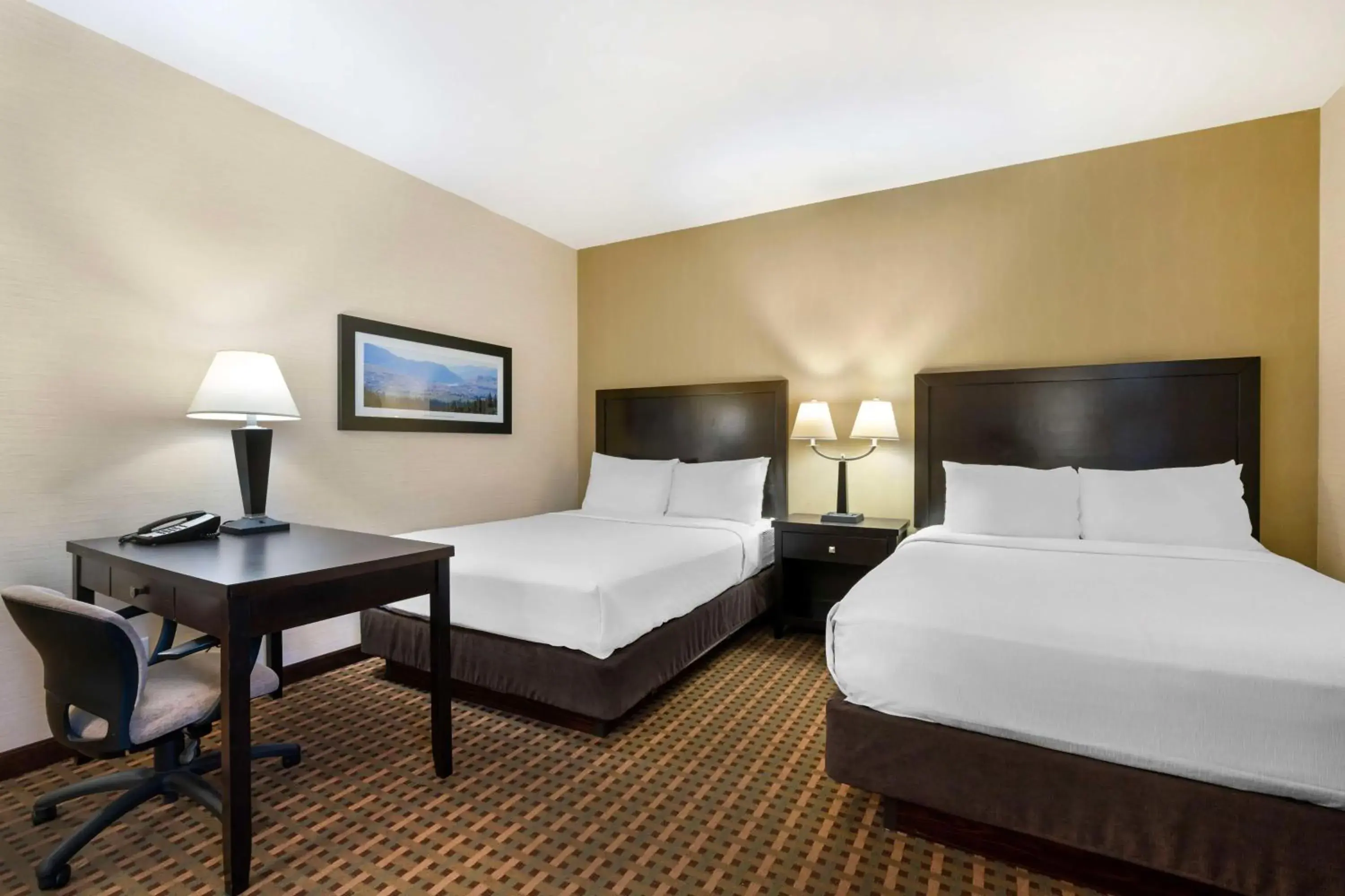 Queen Room with Two Queen Beds - Non-Smoking in Best Western Pacific Inn Queen Room with Two Queen Beds - Non-Smoking in Best Western Pacific Inn