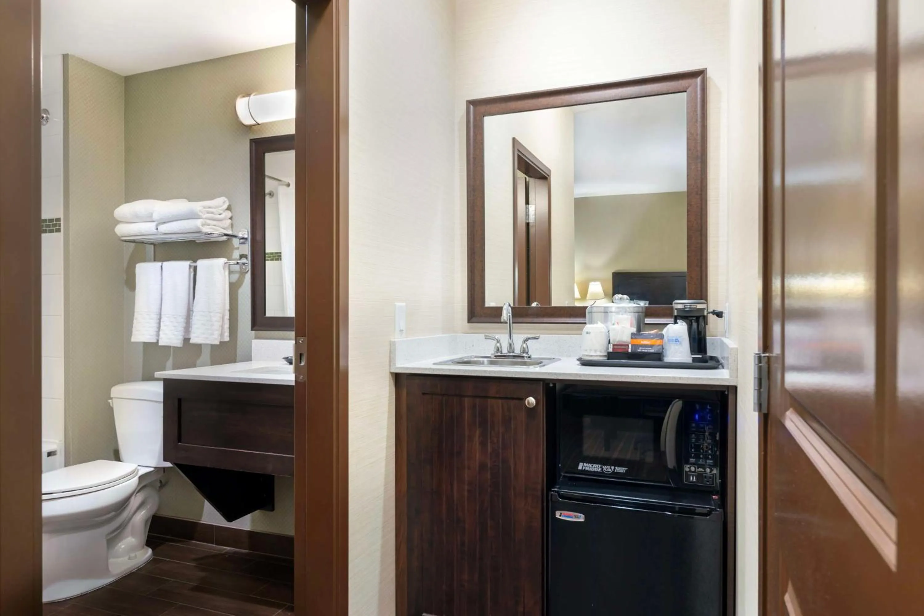 Bedroom in Best Western Pacific Inn