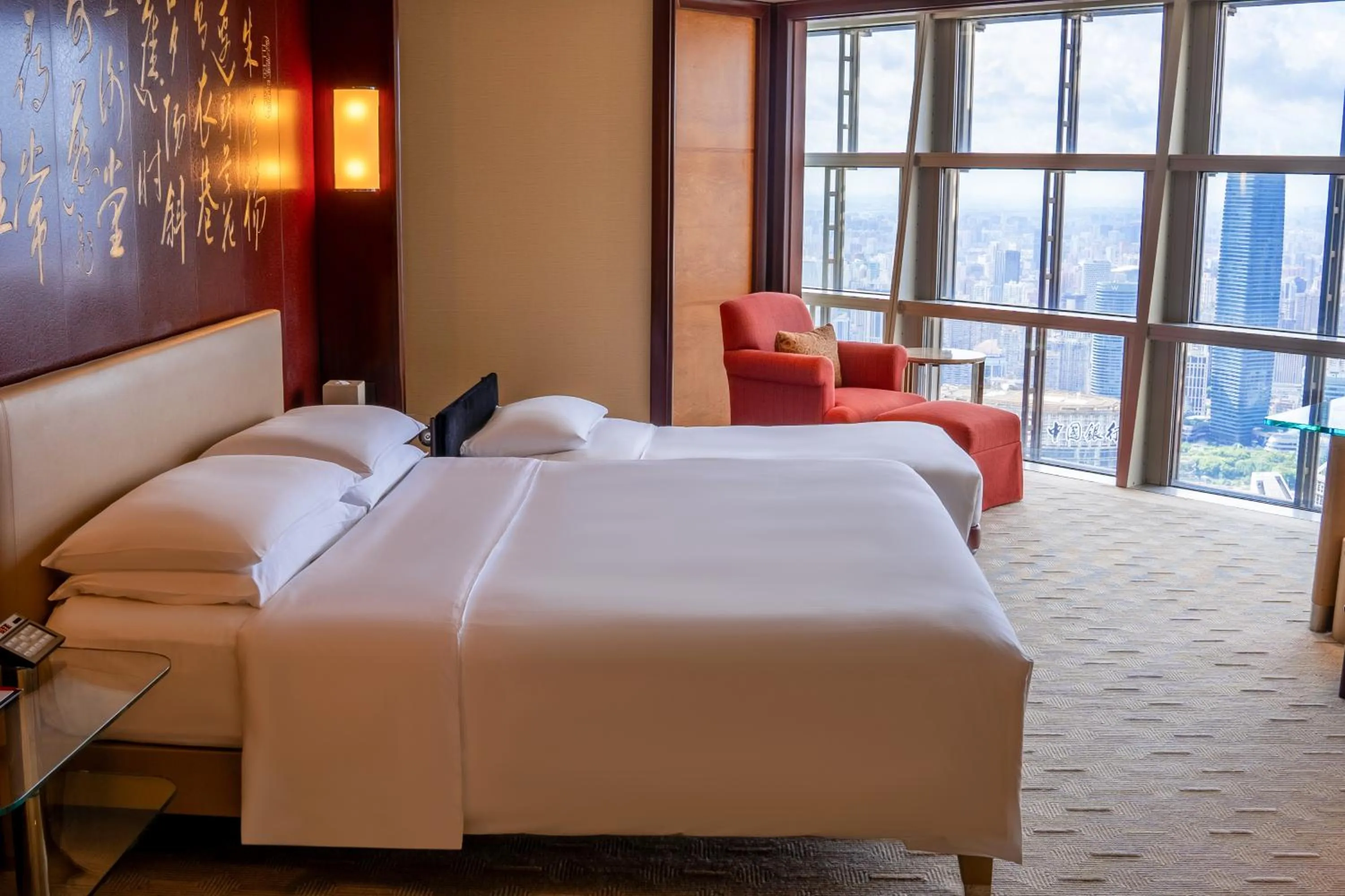 Bedroom, Bed in Grand Hyatt Shanghai