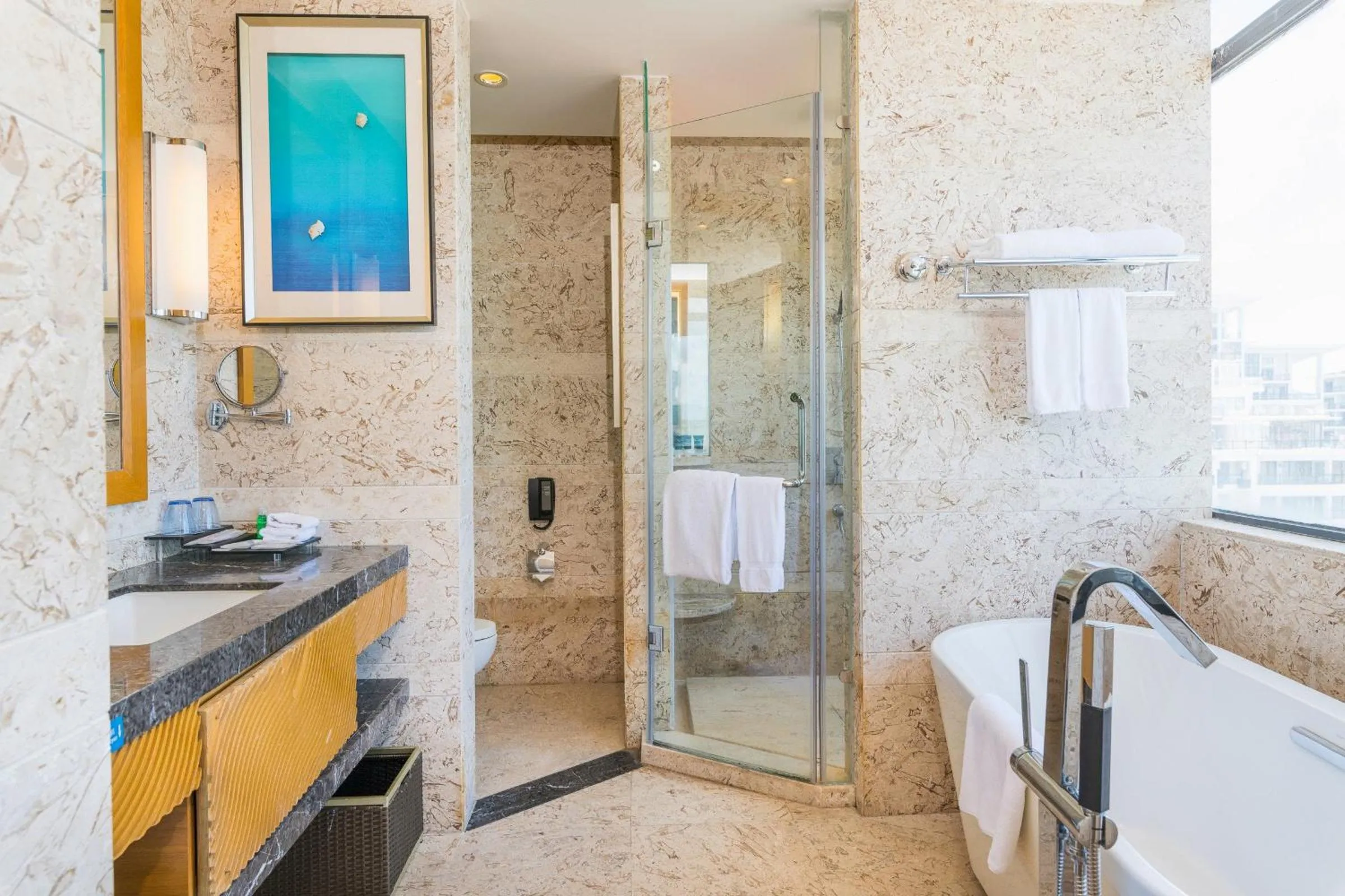 Bathroom in Four Points by Sheraton Hainan, Sanya