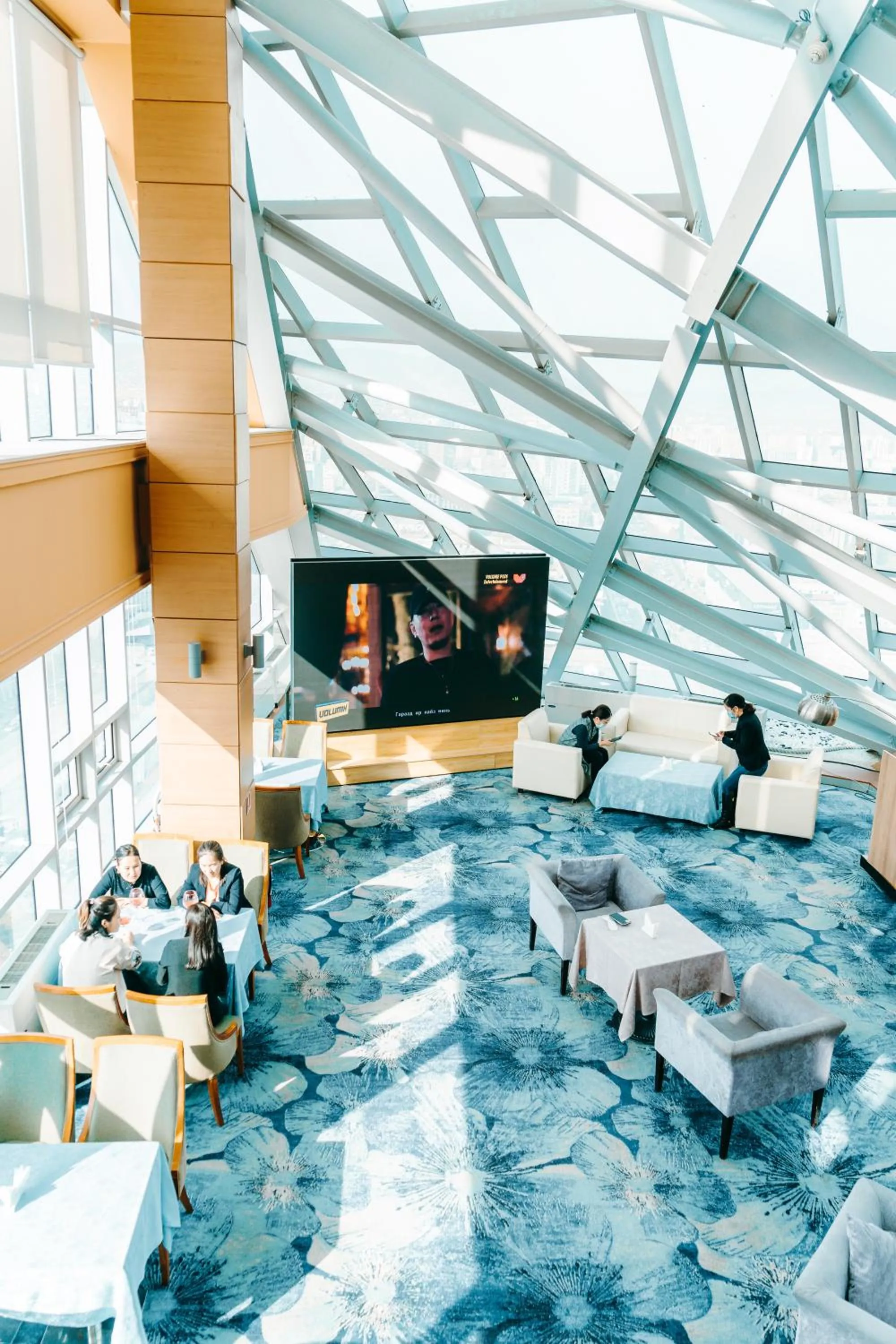 Restaurant/places to eat in The Blue Sky Hotel and Tower