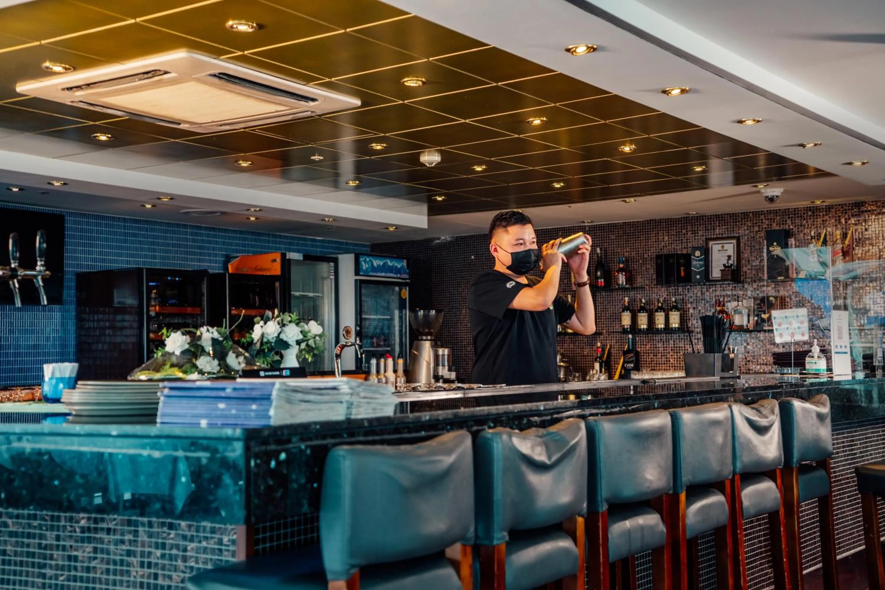 Restaurant/places to eat in The Blue Sky Hotel and Tower