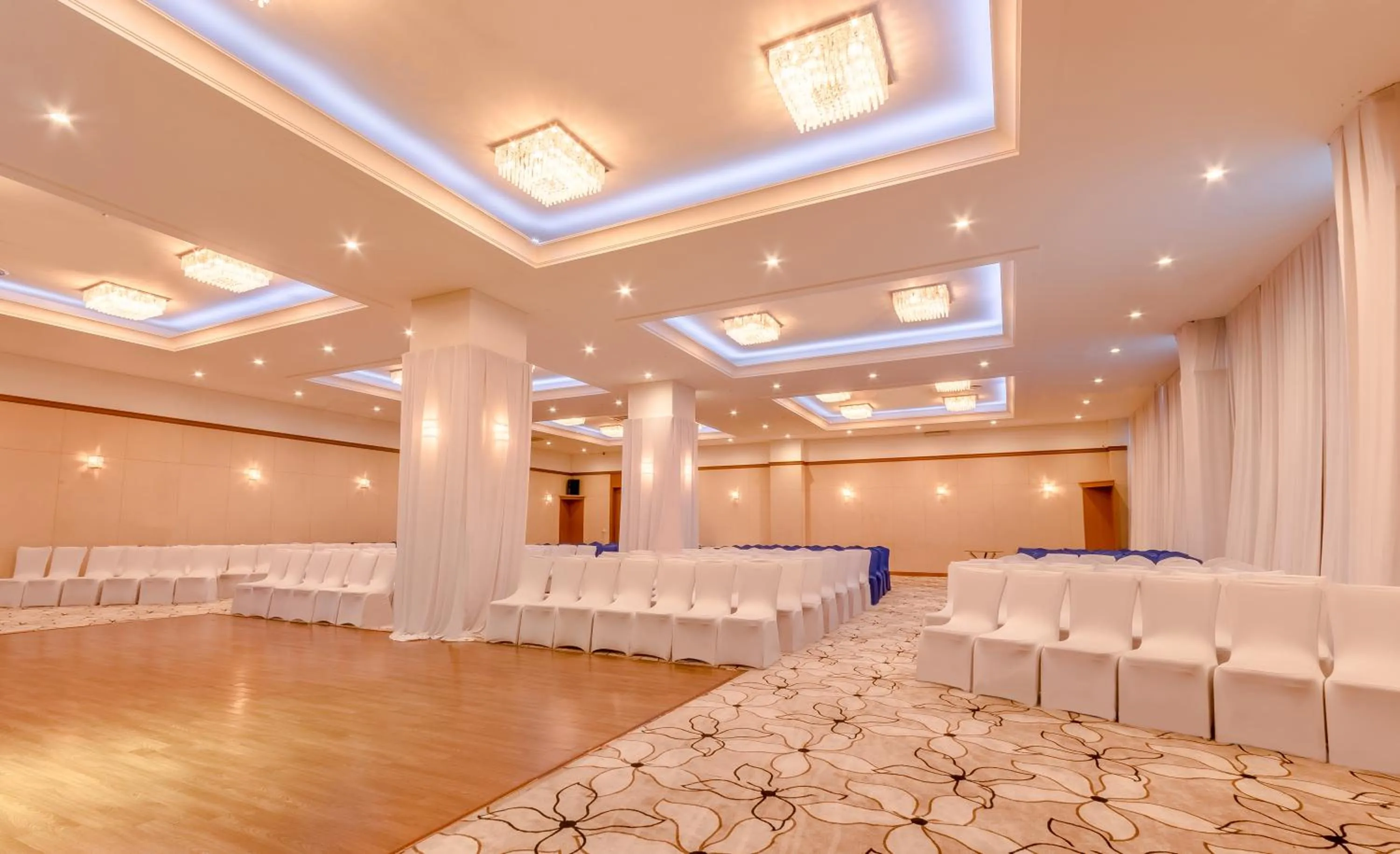 Business facilities in The Blue Sky Hotel and Tower