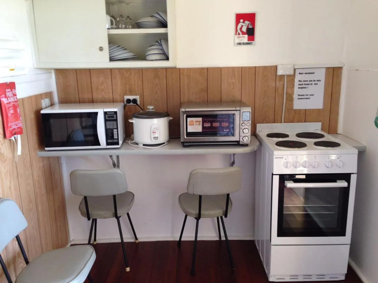Kitchen or kitchenette in Major Innes Motel