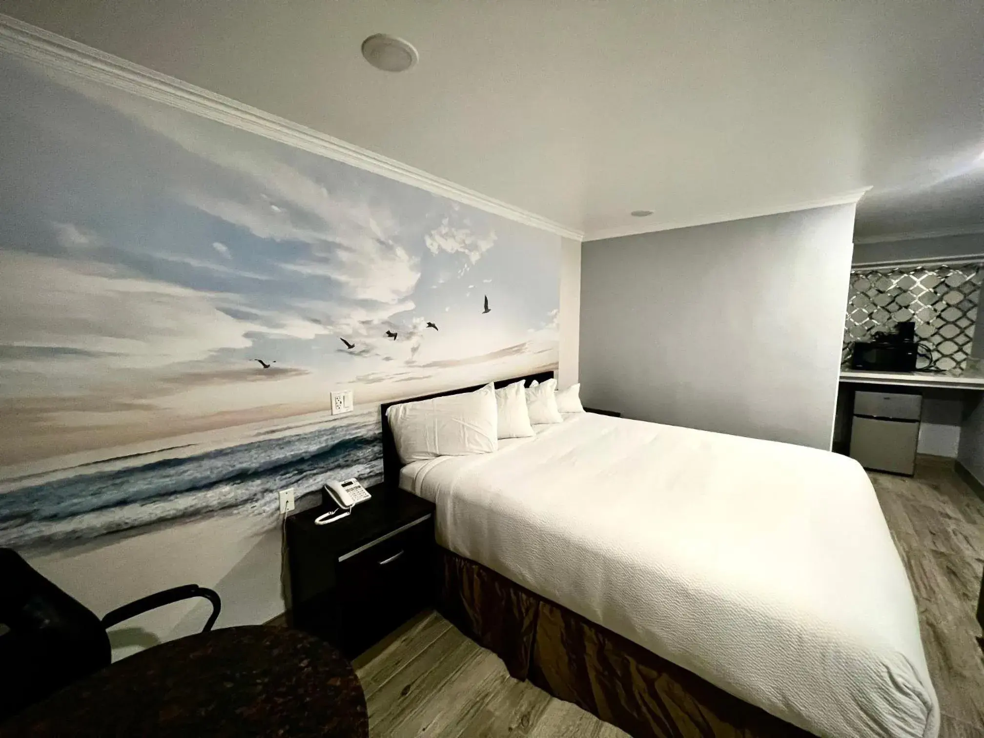 King Room - Non-Smoking in Crystal Lodge Motel King Room - Non-Smoking in Crystal Lodge Motel