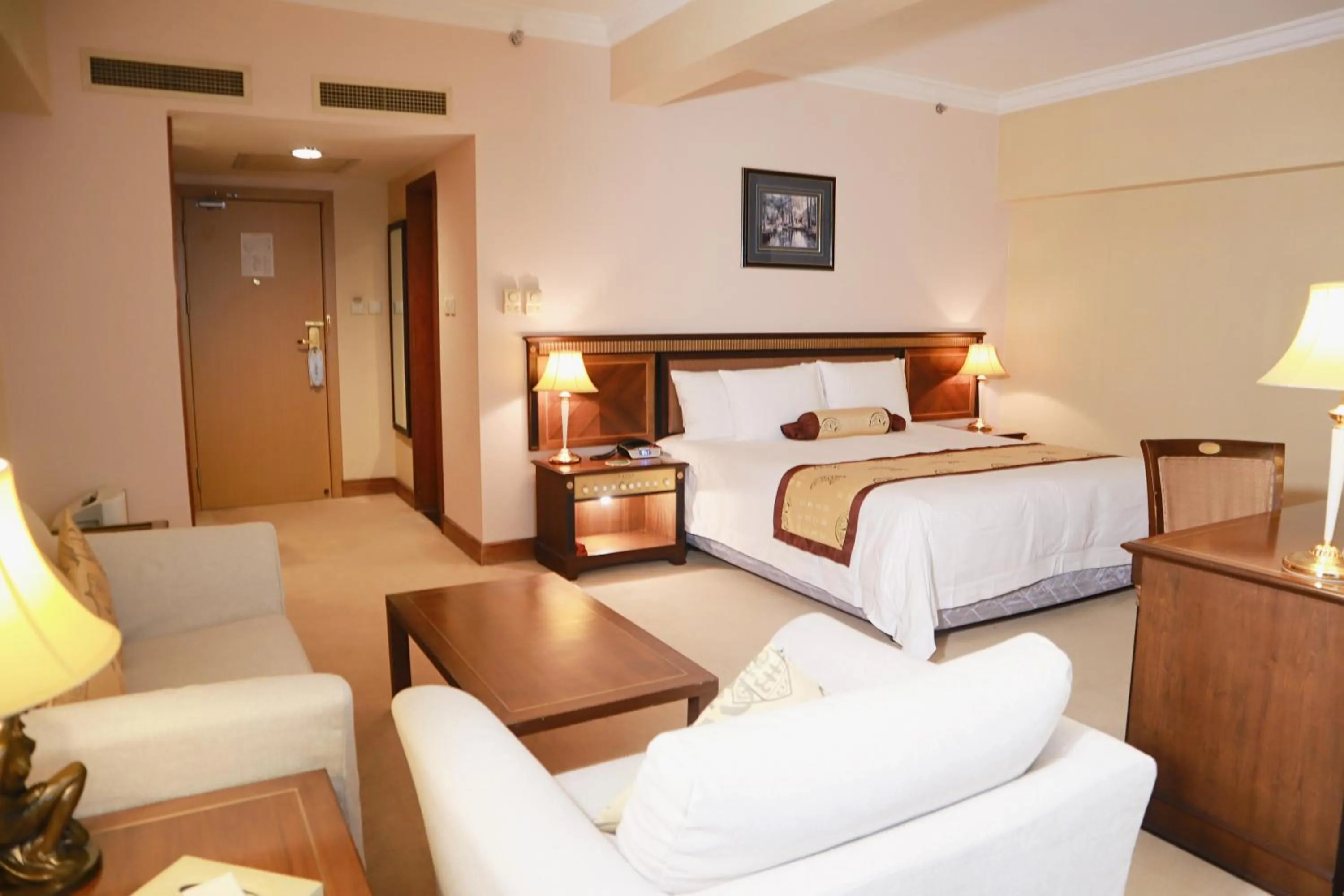 Property building, Bed in Mason Hotel