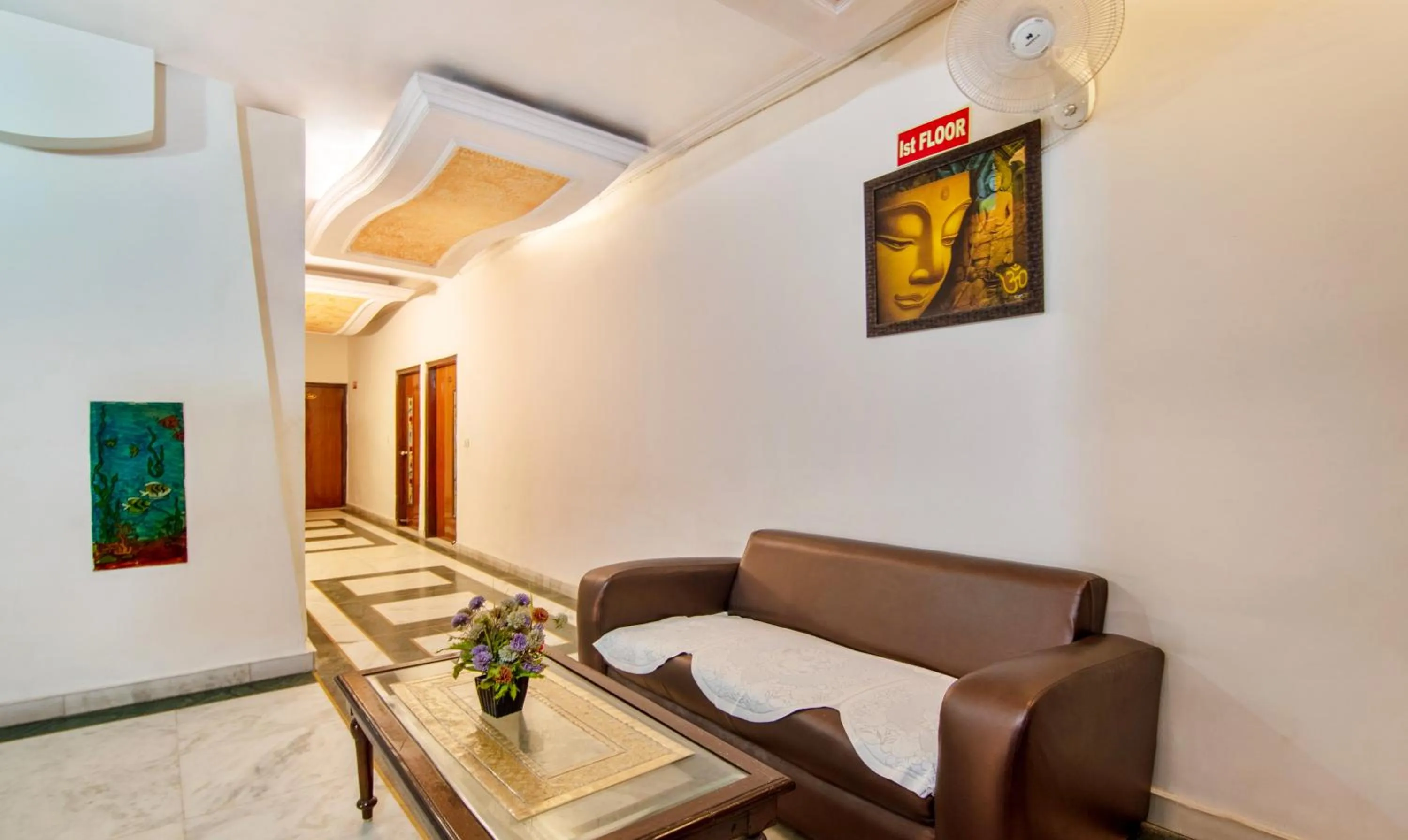 Seating area in Treebo Paras International