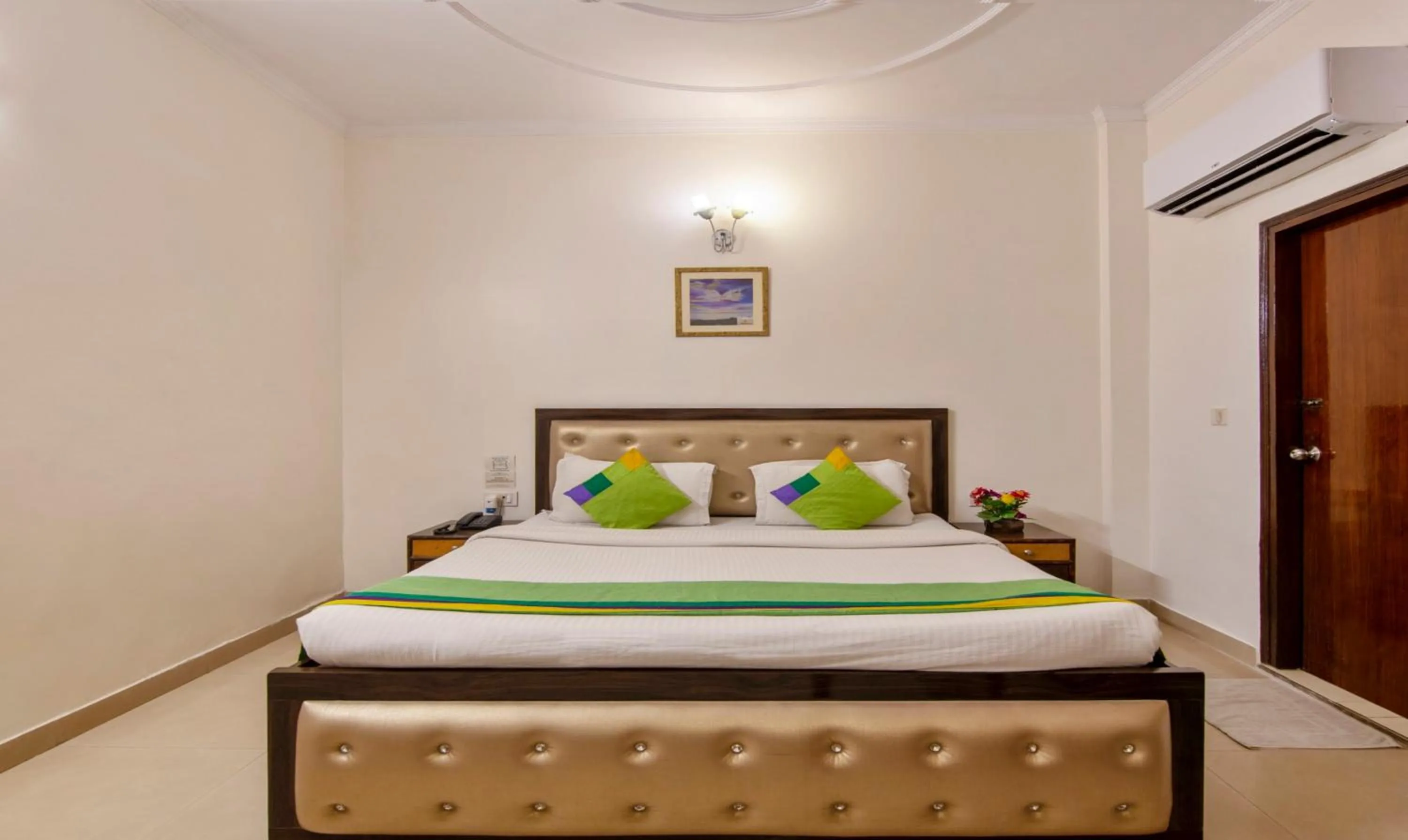 Bedroom, Bed in Treebo Paras International