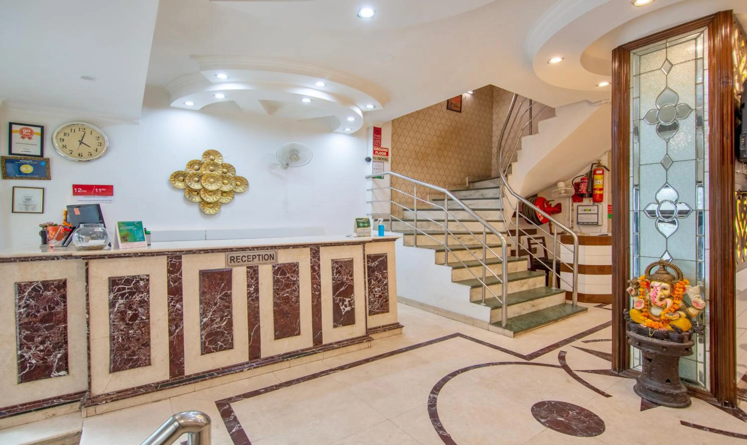 Lobby or reception in Treebo Paras International